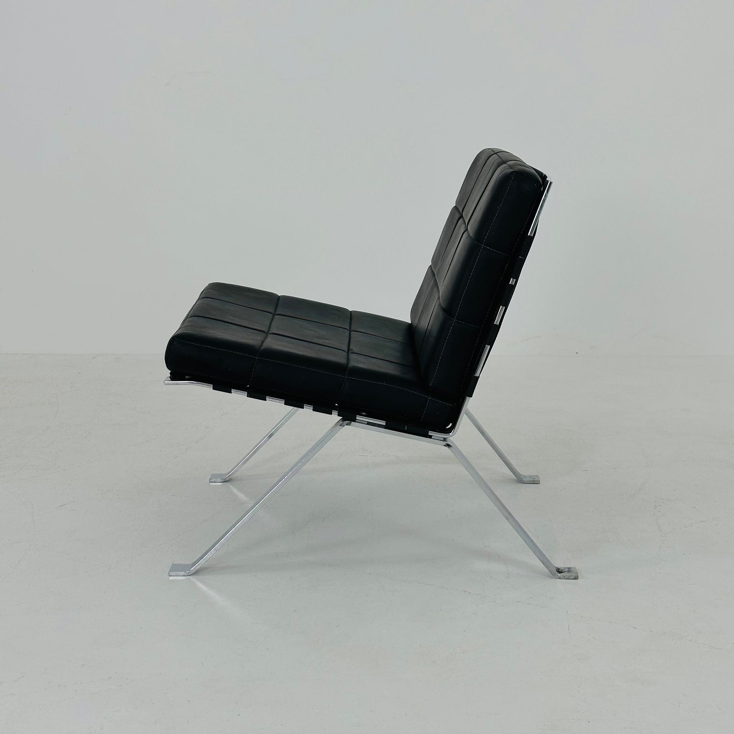 Mid century leather lounge Euro chair by Hans Eichenberger for Girsberger - 1960s Switzerland
