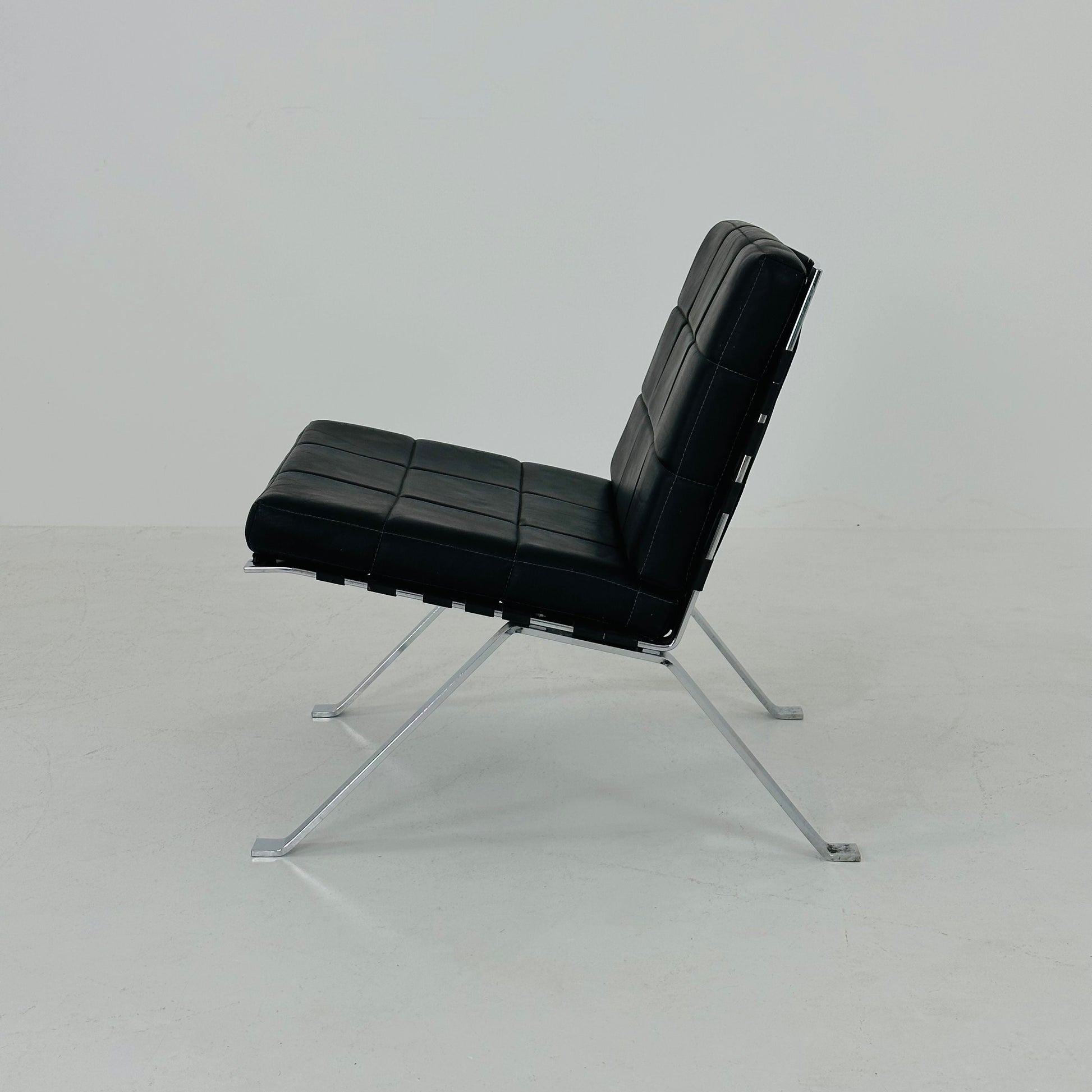 Mid century leather lounge Euro chair by Hans Eichenberger for Girsberger - 1960s Switzerland