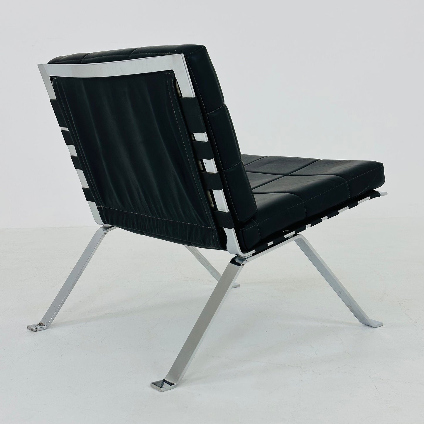 Mid century leather lounge Euro chair by Hans Eichenberger for Girsberger - 1960s Switzerland