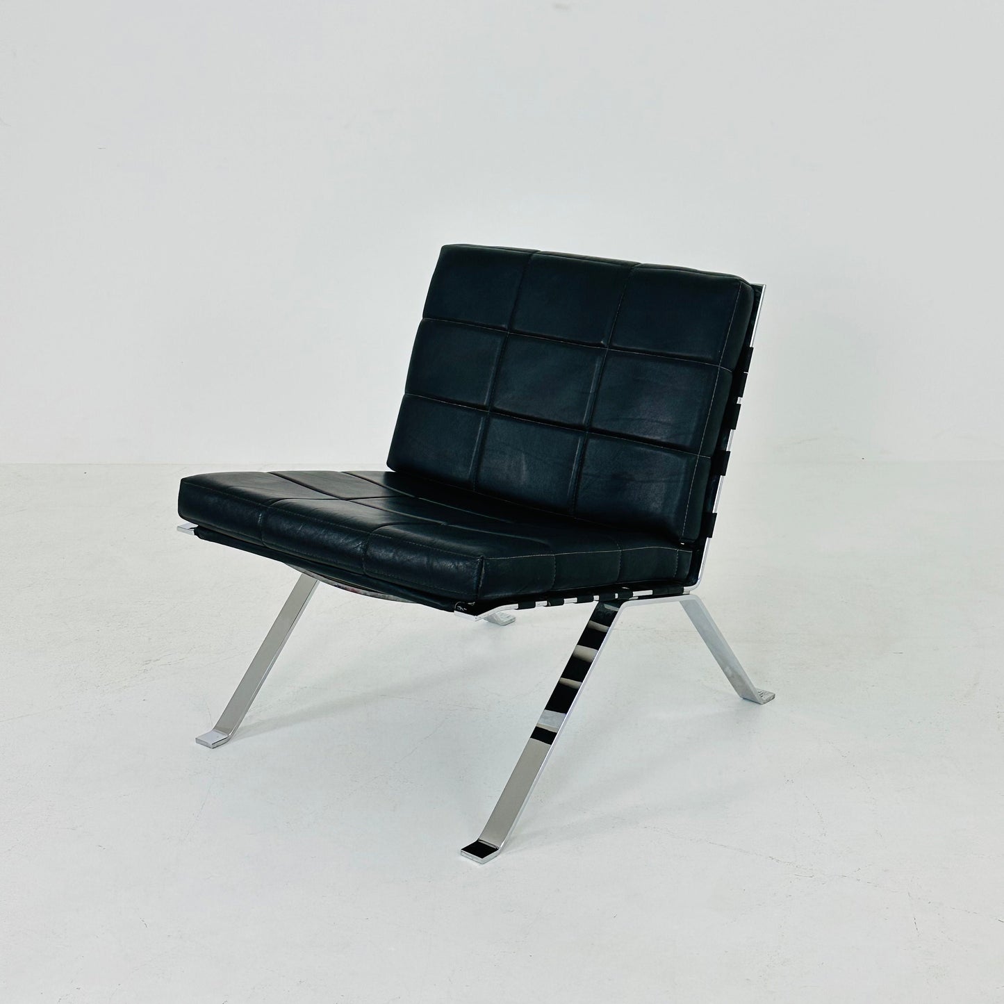 Mid century leather lounge Euro chair by Hans Eichenberger for Girsberger - 1960s Switzerland
