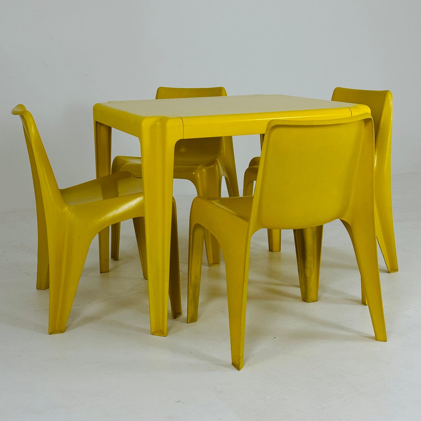 Yellow Set of 4 chairs & table Space age Bofinger BA1171 chair by Helmut Bätzner, 1970s