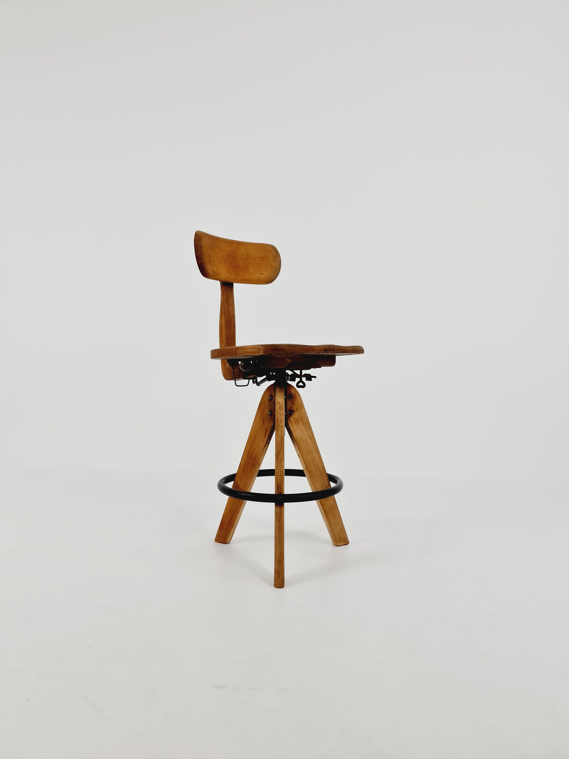 Bauhaus swivel office chair in solid wood By Der FerderDreh 1930s