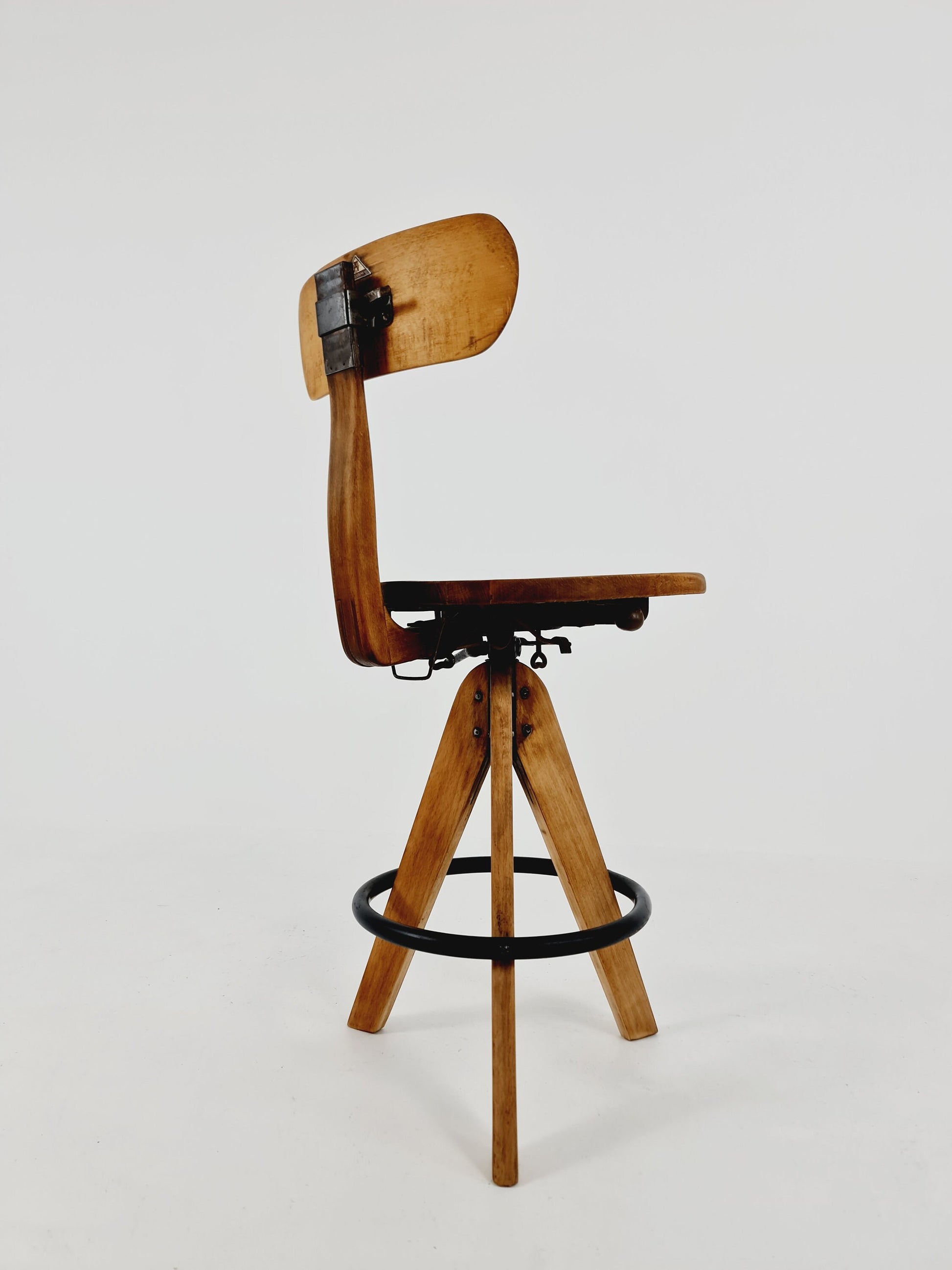 Bauhaus swivel office chair in solid wood By Der FerderDreh 1930s