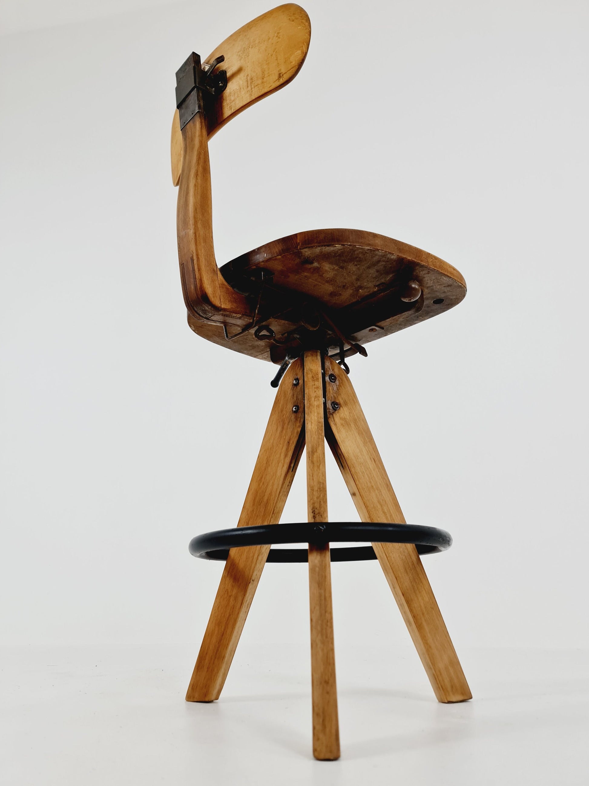 Bauhaus swivel office chair in solid wood By Der FerderDreh 1930s