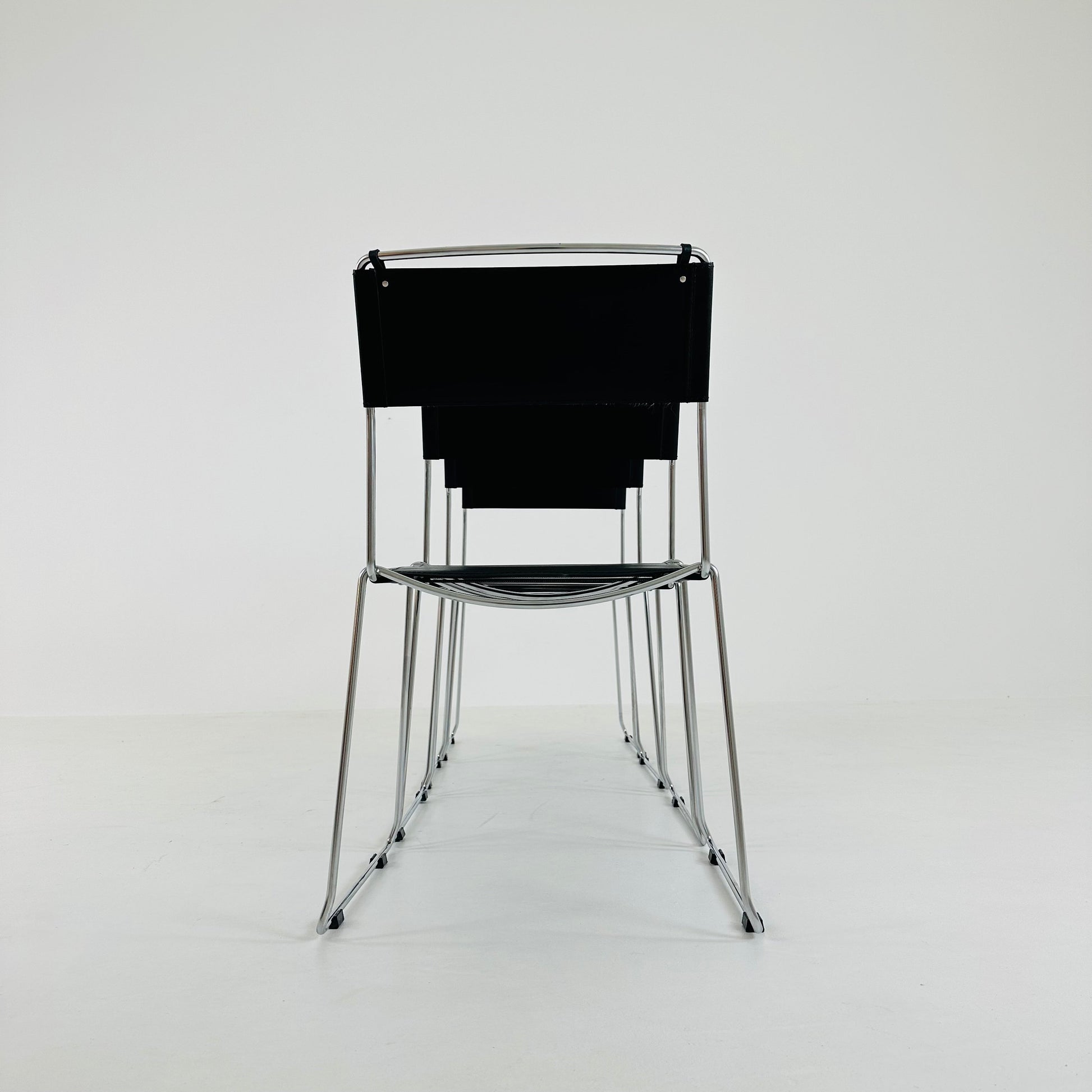 Set of 4 Italian Giandomenico Belotti chairs in black leather 1980s.
