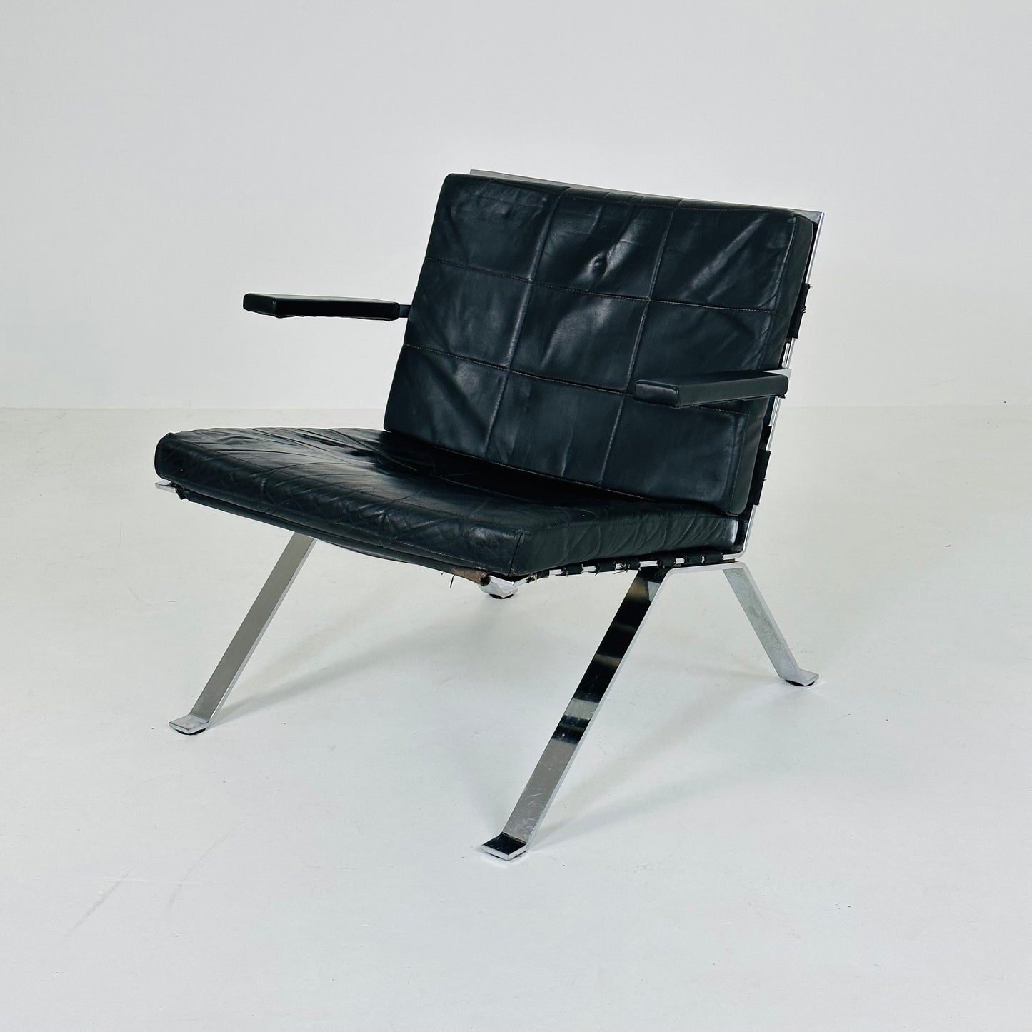 Mid century leather lounge Euro chair by Hans Eichenberger for Girsberger - 1960s Switzerland