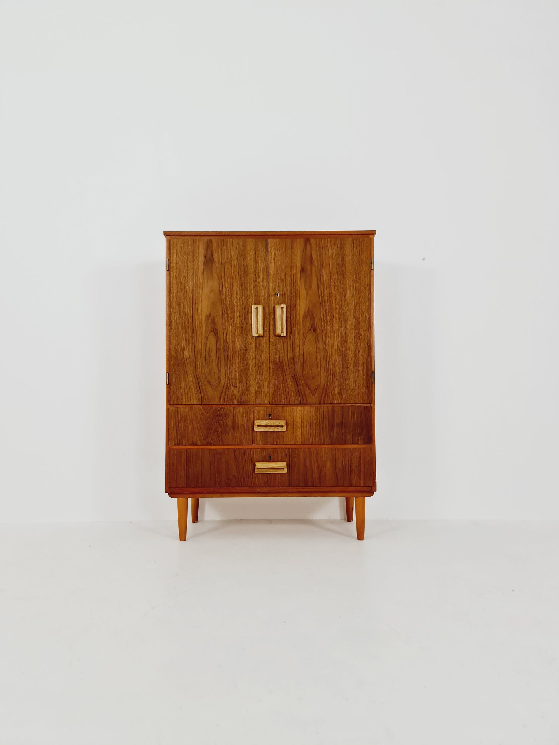 Midcentury Danish teak chest of drawers / drawer dresser / cabinet, 1960s