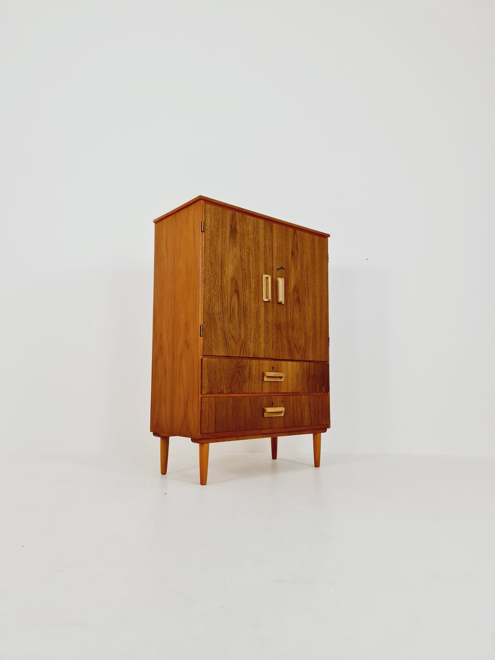 Midcentury Danish teak chest of drawers / drawer dresser / cabinet, 1960s