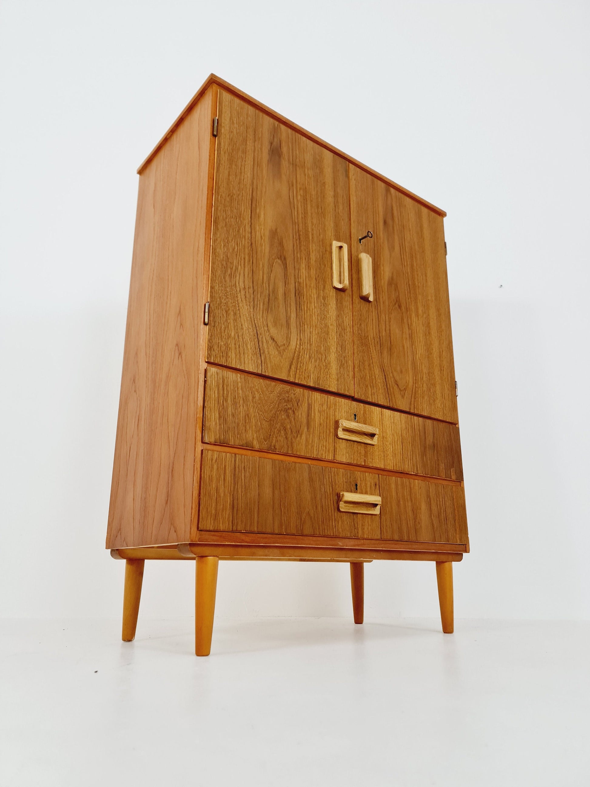 Midcentury Danish teak chest of drawers / drawer dresser / cabinet, 1960s
