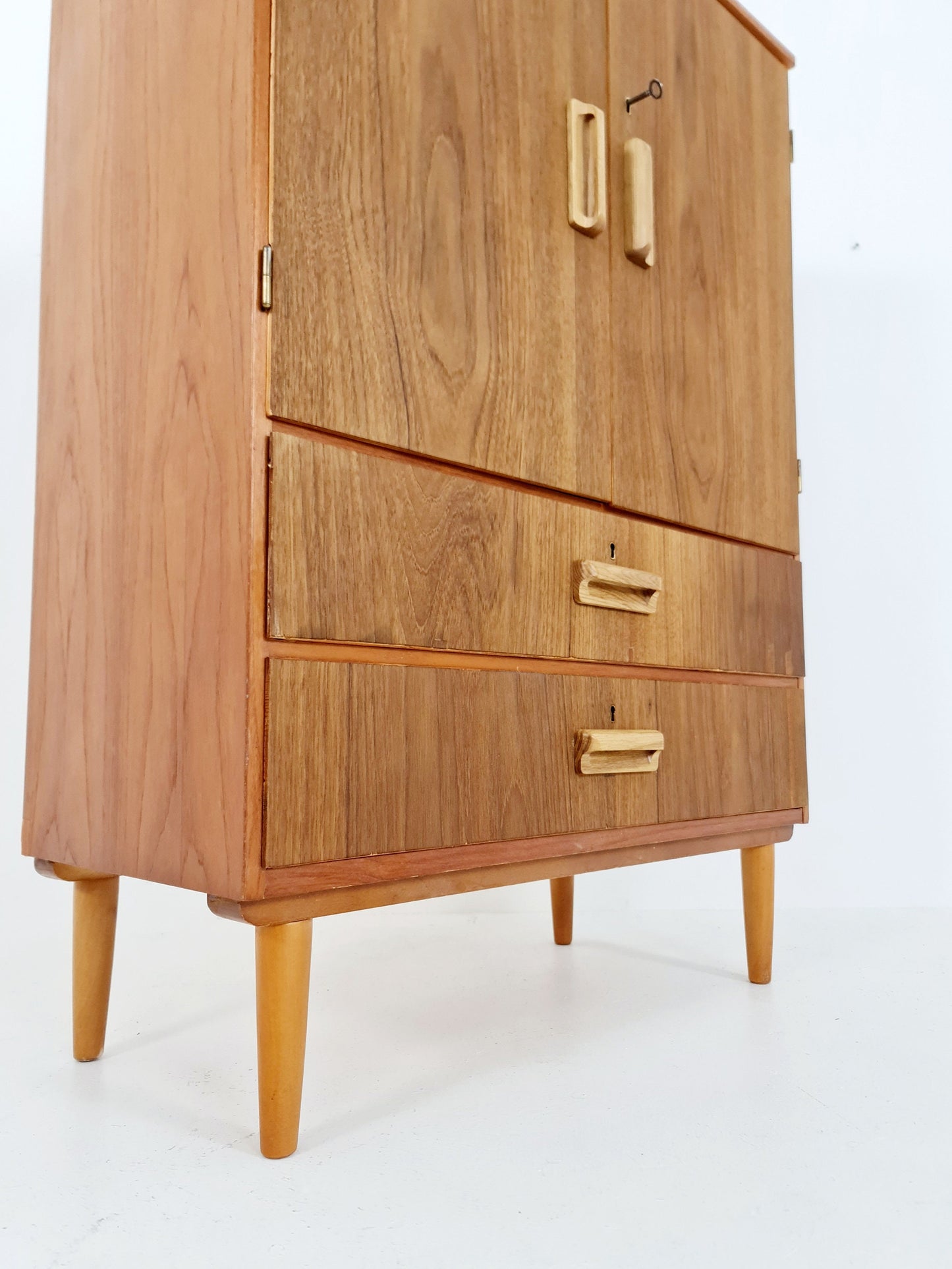 Midcentury Danish teak chest of drawers / drawer dresser / cabinet, 1960s