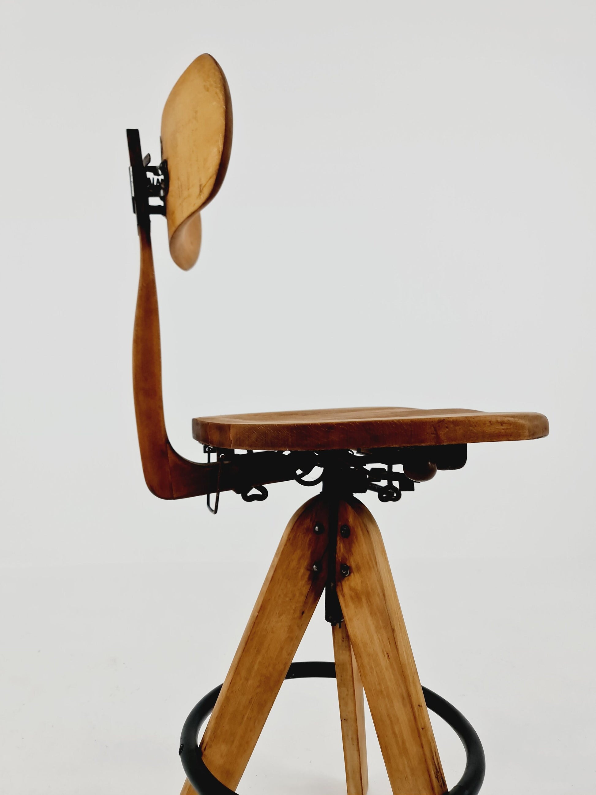 Bauhaus swivel office chair in solid wood By Der FerderDreh 1930s