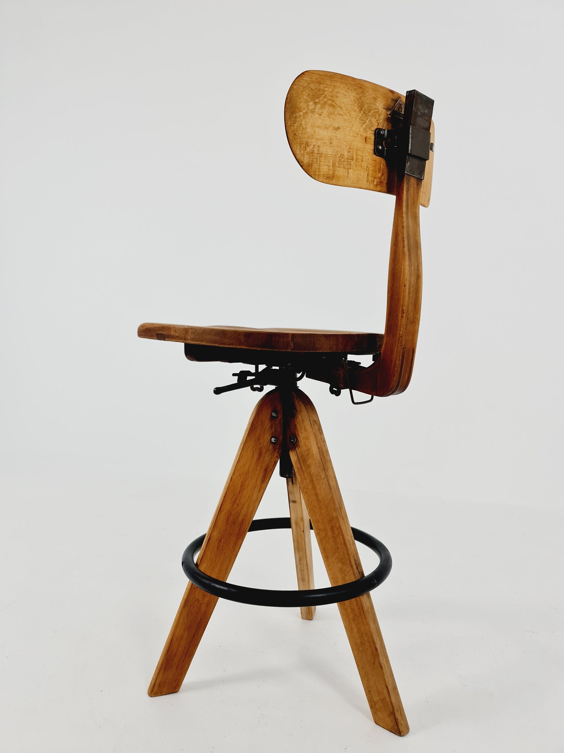 Bauhaus swivel office chair in solid wood By Der FerderDreh 1930s