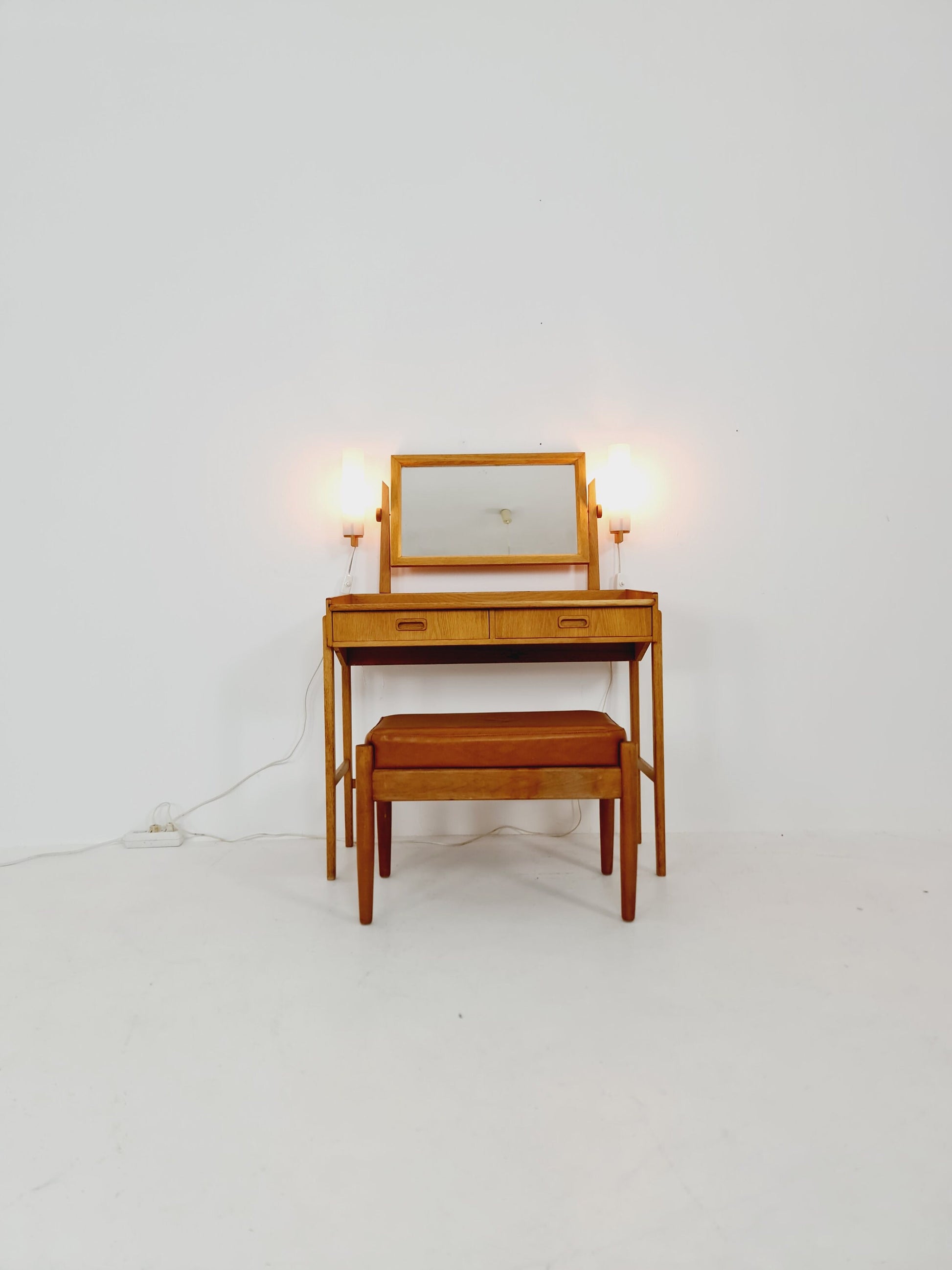 Mid Century Modern Danish Oak vanity table/ make up with mirror and 2 solid oak Luxus wall lamps, 1960s