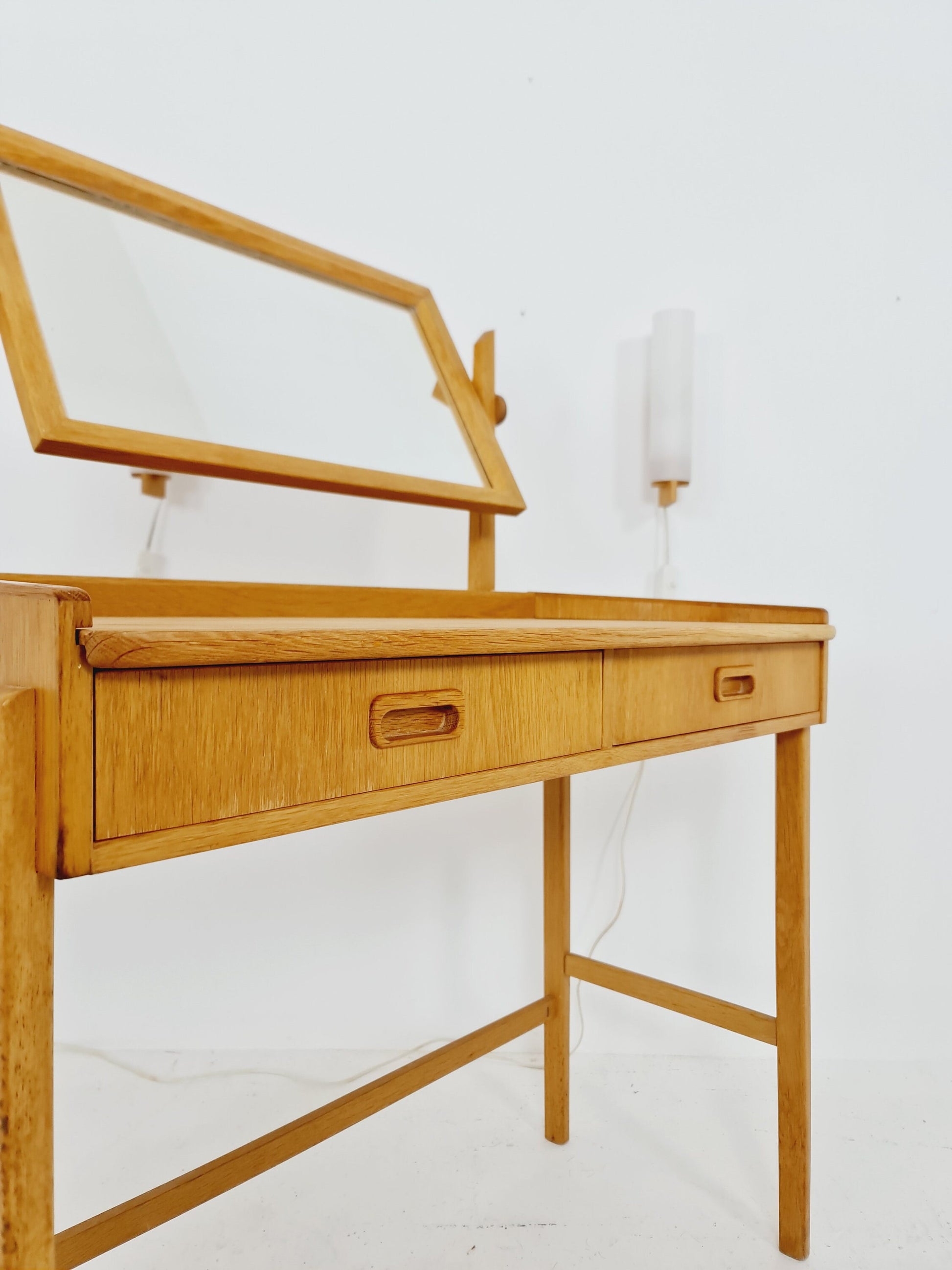 Mid Century Modern Danish Oak vanity table/ make up with mirror and 2 solid oak Luxus wall lamps, 1960s
