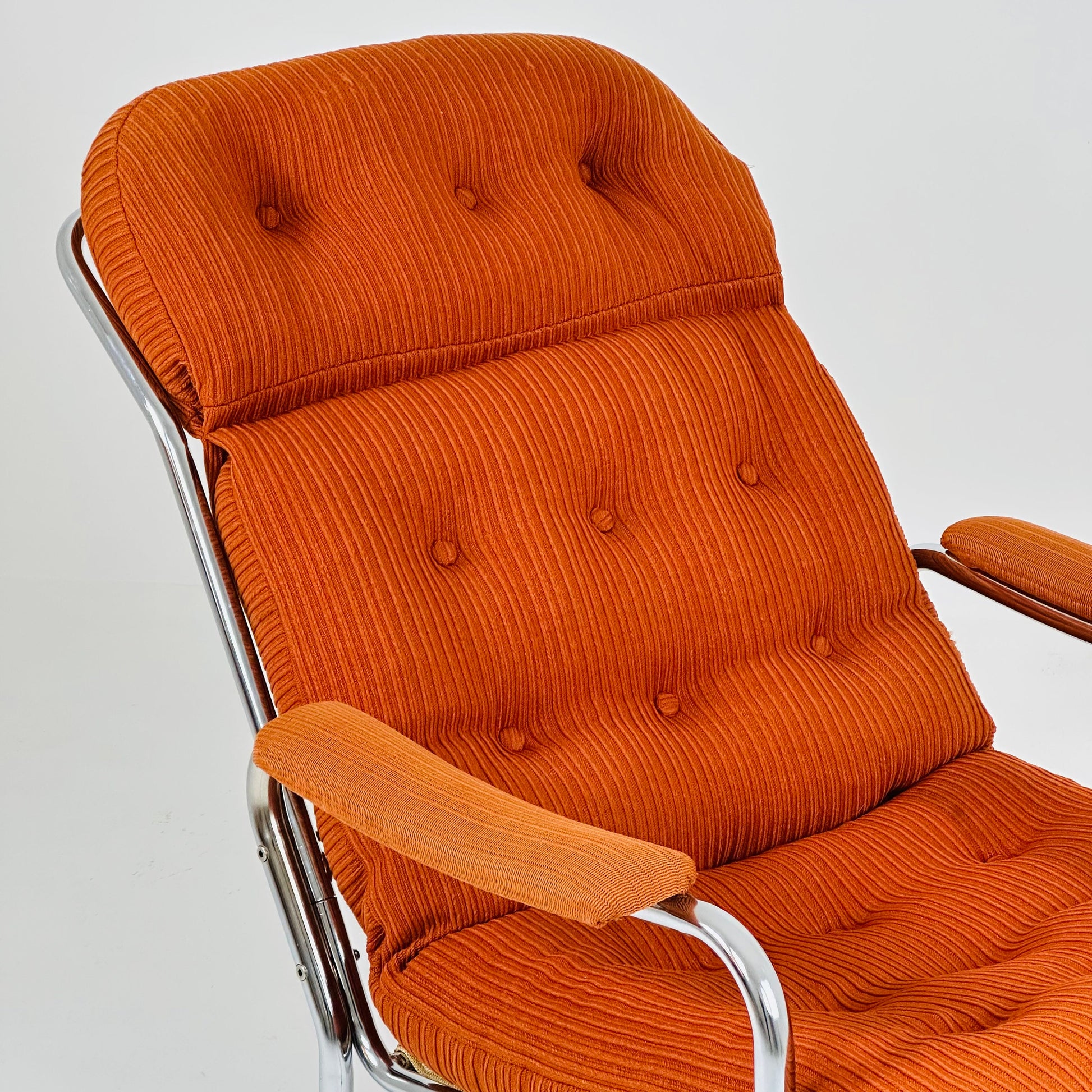 Bauhaus BO EIGERT. Orange velvet Armchair , "Stålbo", B. Eigert AB in Hova, 1970s.