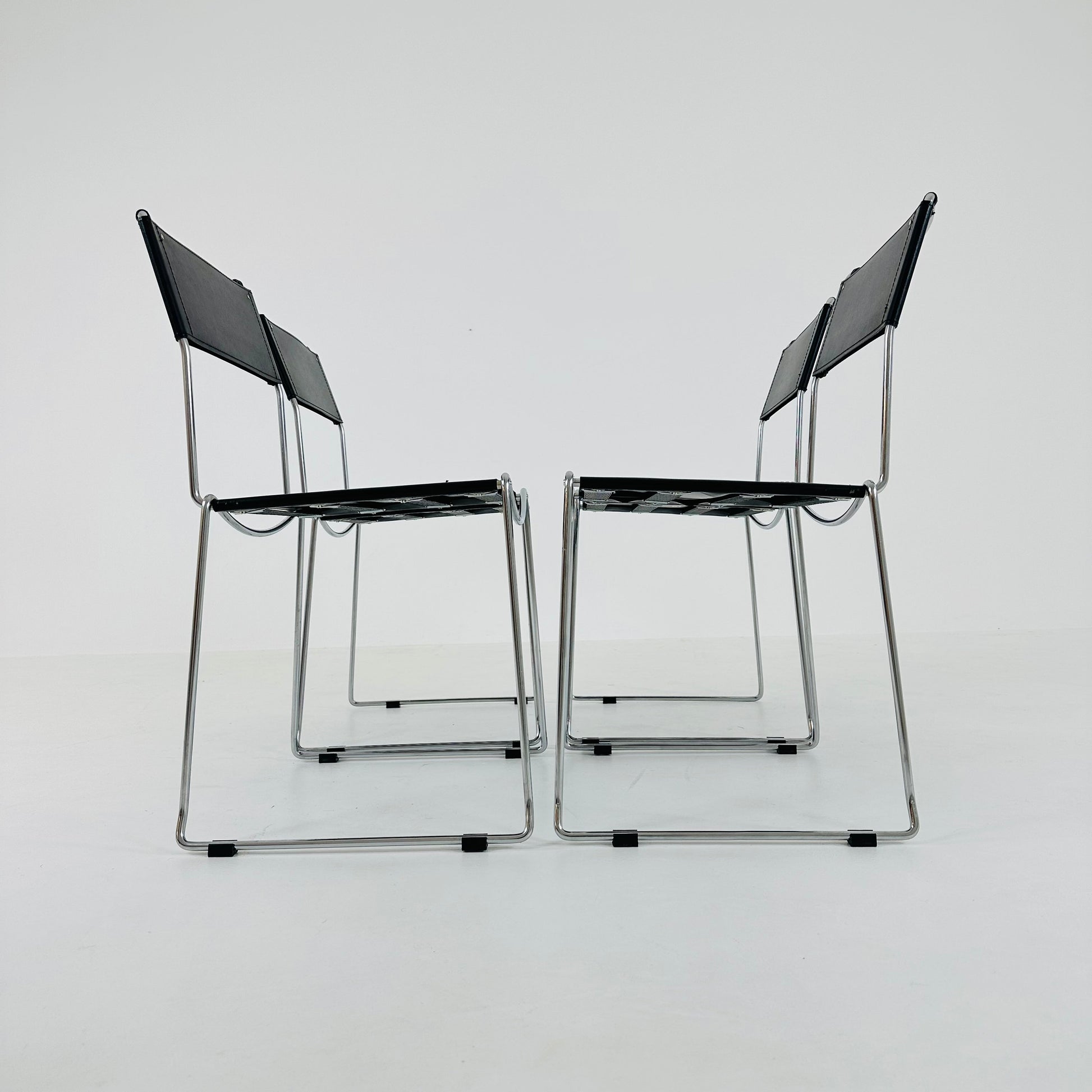 Set of 4 Italian Giandomenico Belotti chairs in black leather 1980s.