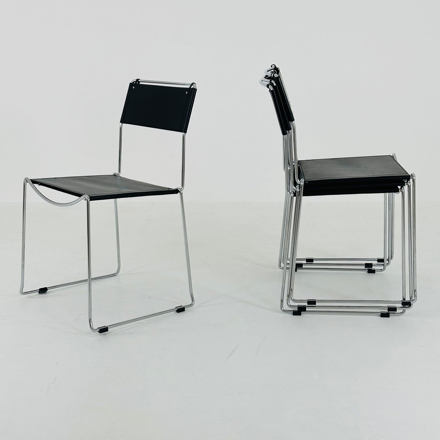Set of 4 Italian Giandomenico Belotti chairs in black leather 1980s.