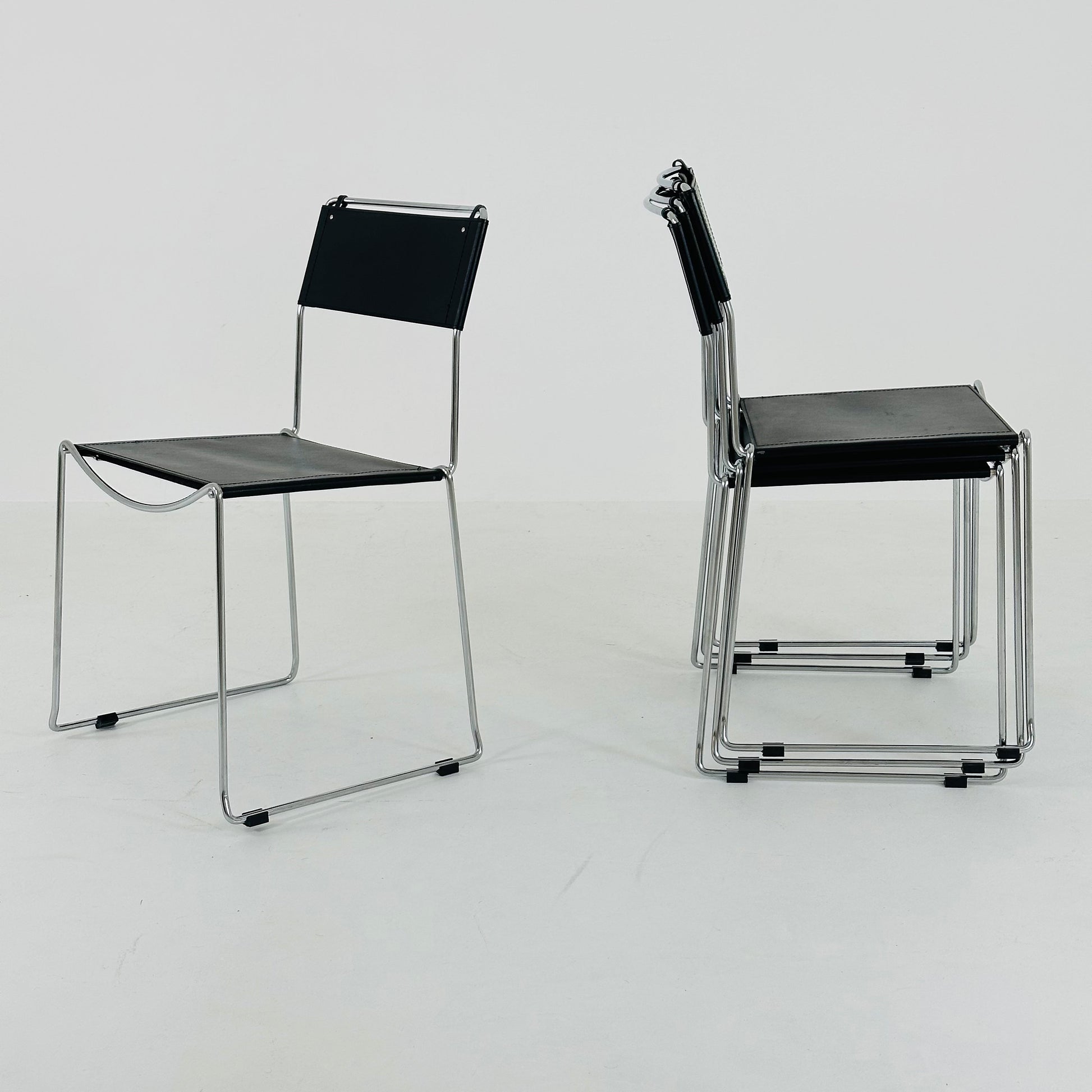 Set of 4 Italian Giandomenico Belotti chairs in black leather 1980s.