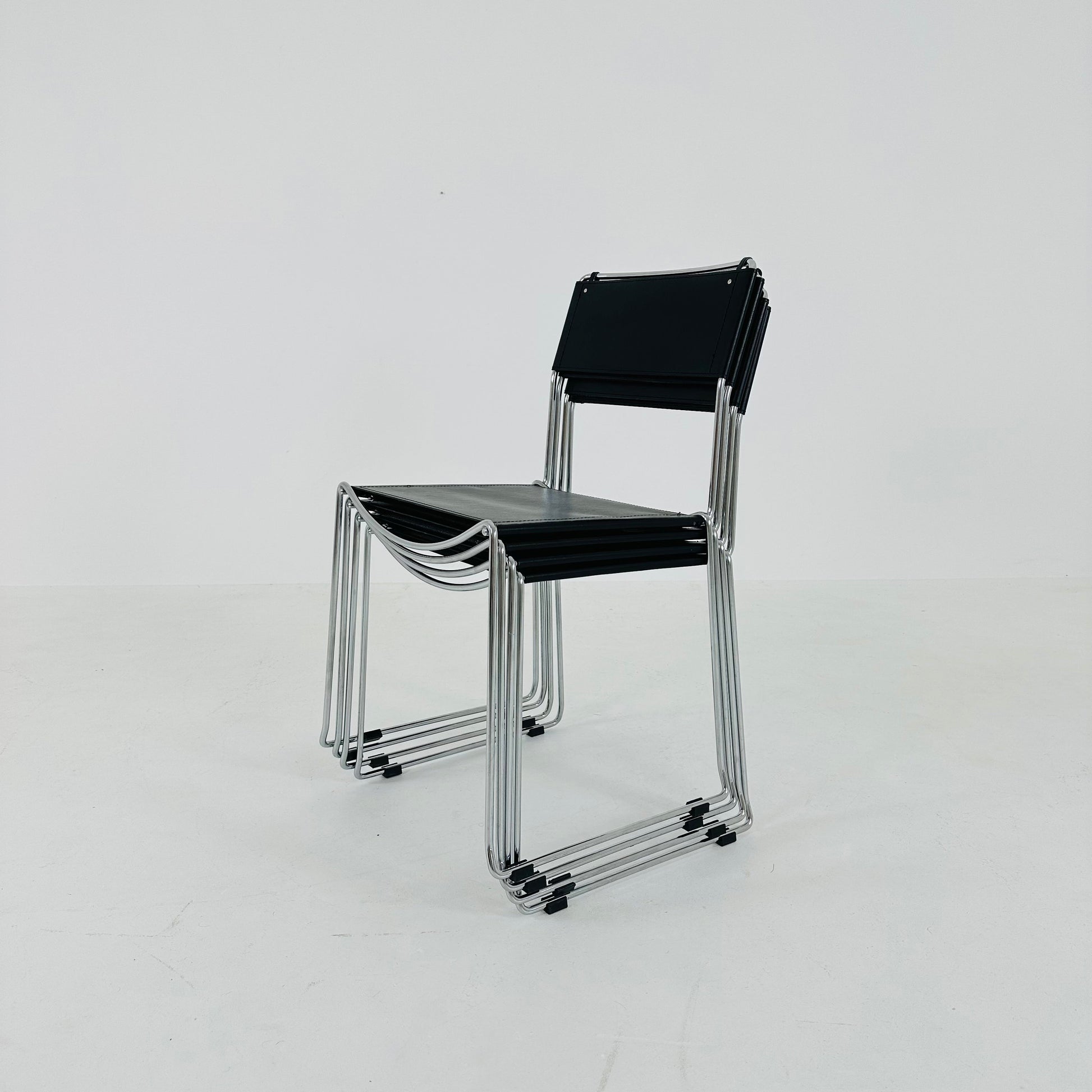 Set of 4 Italian Giandomenico Belotti chairs in black leather 1980s.
