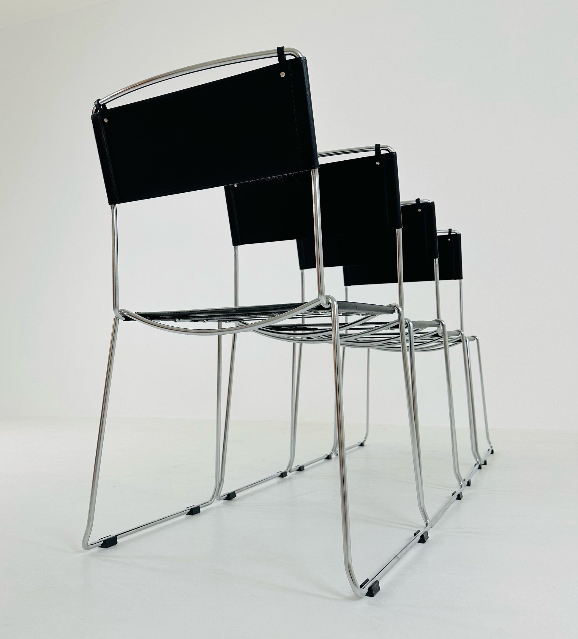 Set of 4 Italian Giandomenico Belotti chairs in black leather 1980s.