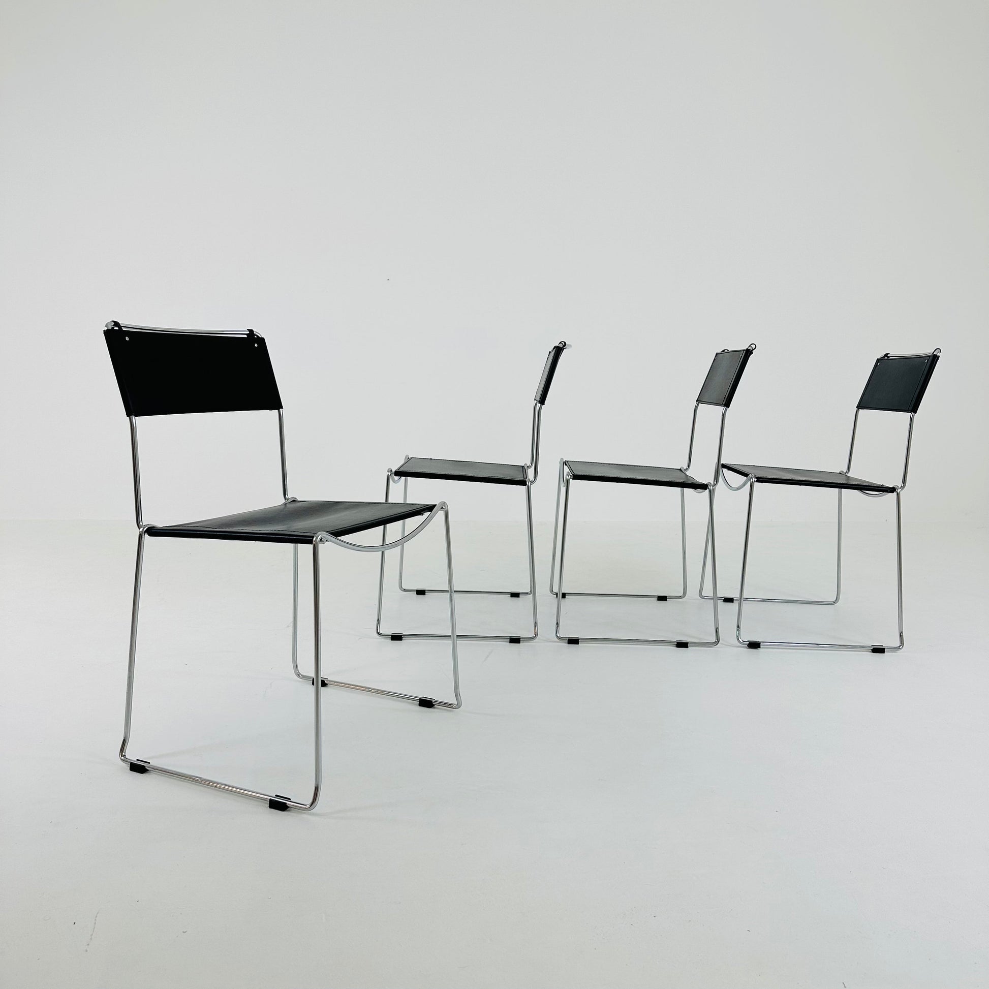 Set of 4 Italian Giandomenico Belotti chairs in black leather 1980s.