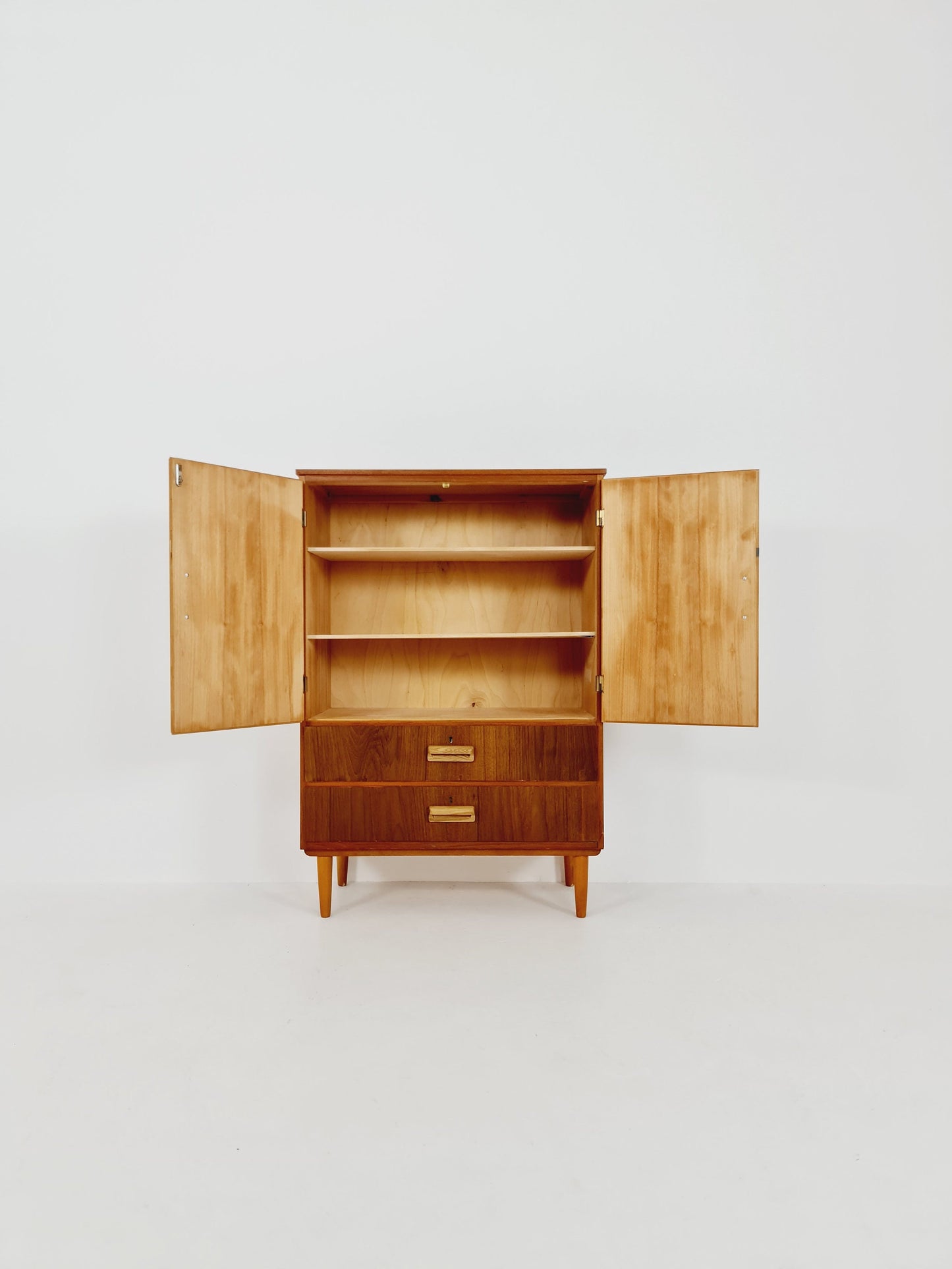 Midcentury Danish teak chest of drawers / drawer dresser / cabinet, 1960s
