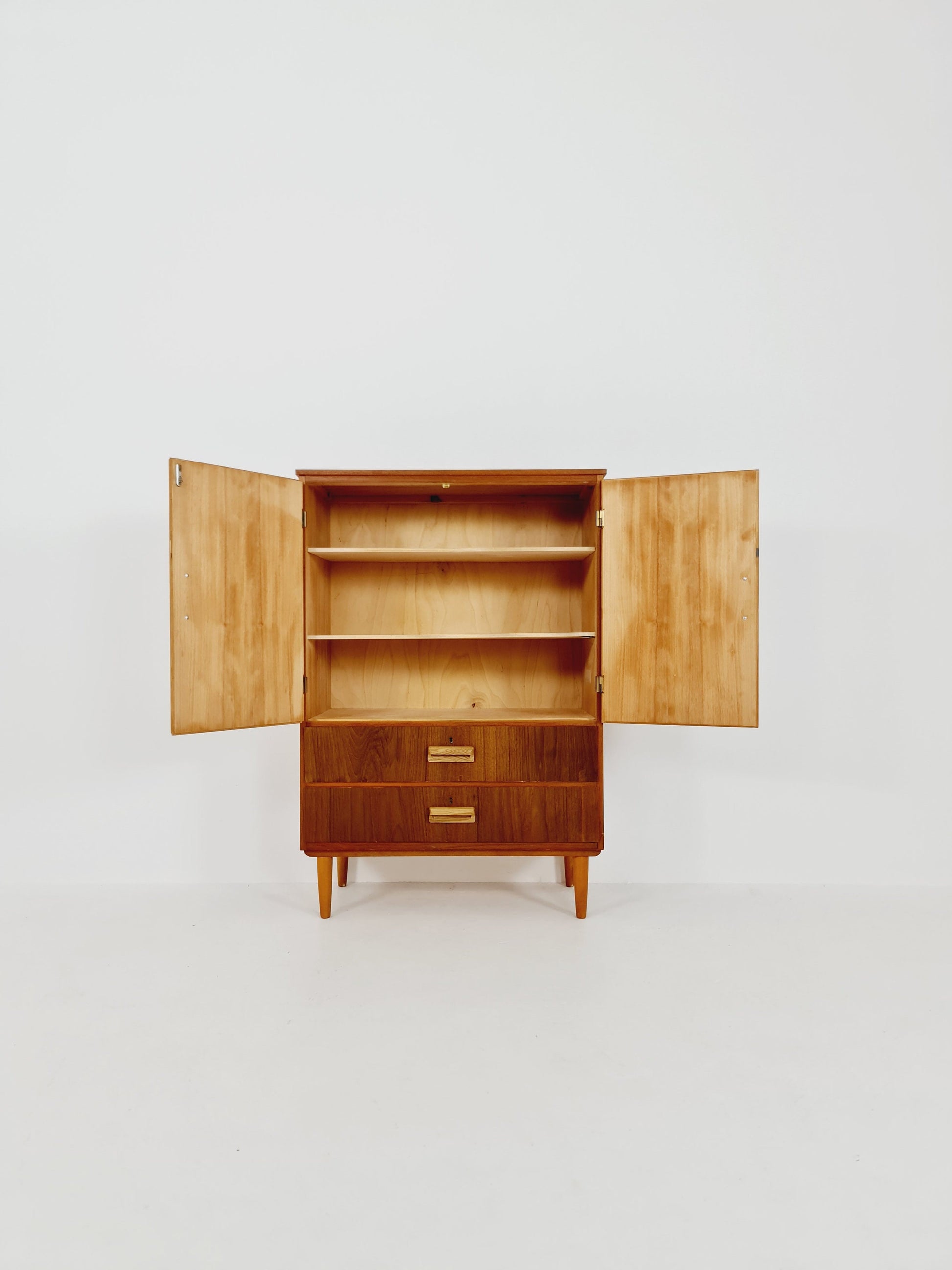 Midcentury Danish teak chest of drawers / drawer dresser / cabinet, 1960s