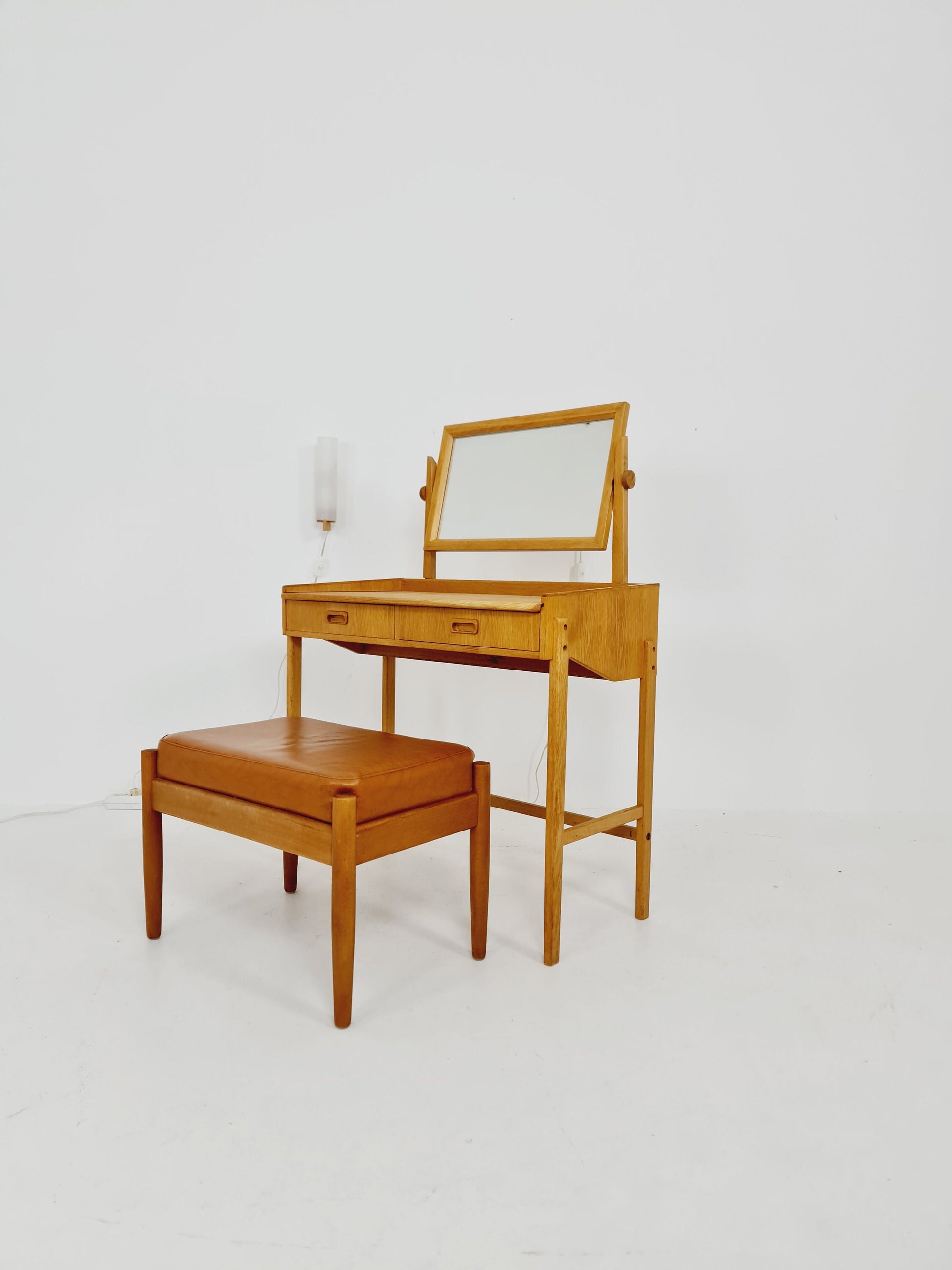 Mid Century Modern Danish Oak vanity table/ make up with mirror and 2 solid oak Luxus wall lamps, 1960s