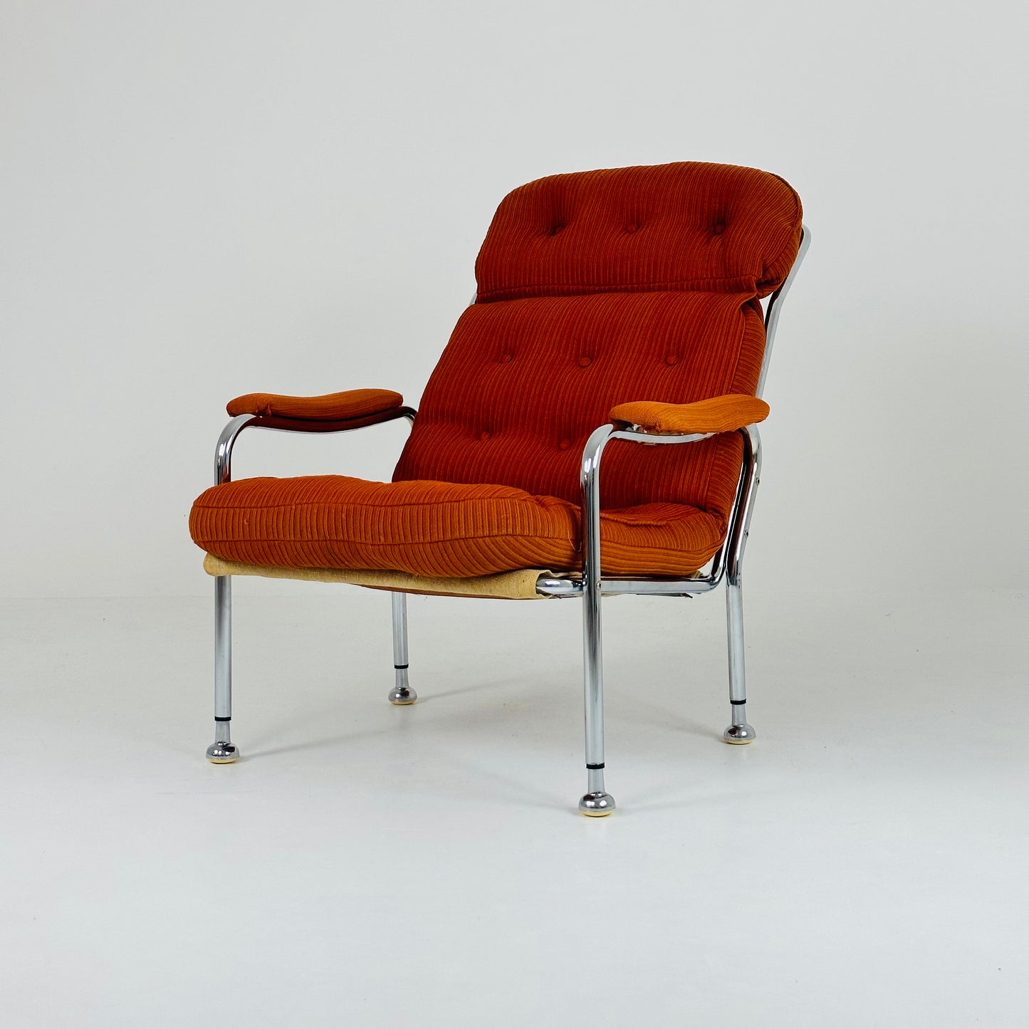Bauhaus BO EIGERT. Orange velvet Armchair , "Stålbo", B. Eigert AB in Hova, 1970s.