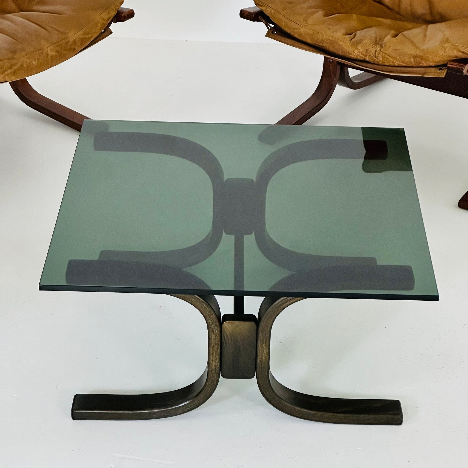 Set of Mid-Century Norwegian Siesta lounge chairs and coffee table by Ingmar Relling for Westnofa 1960s