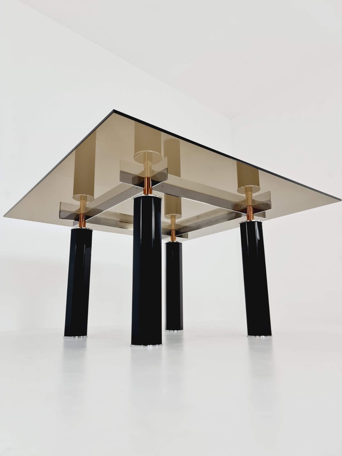 Set of 4 Mid Century Totem dining chairs by Torstein Nilsen for Westnofa with Italian design dining table .Norway 1980s