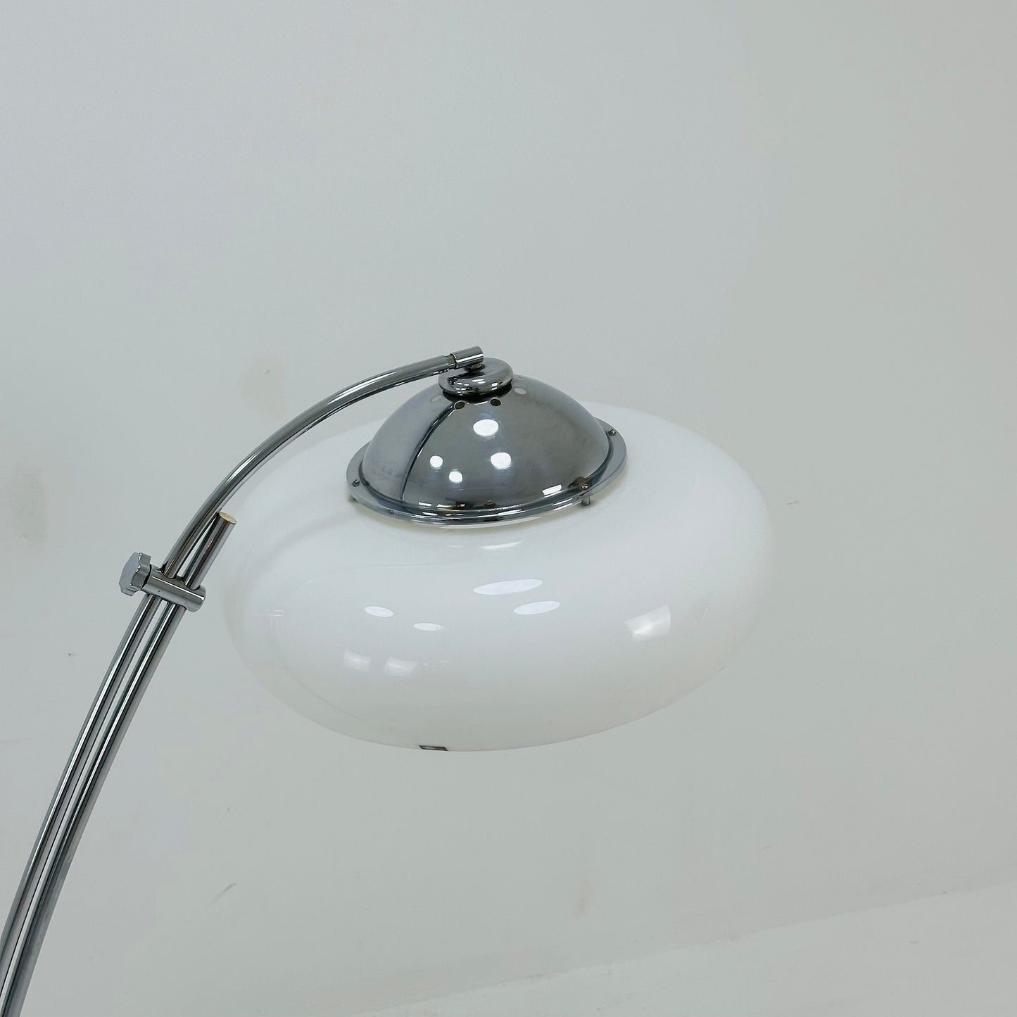 Spaceage Reggiani bow floor lamp with marble base by Euro design 1980s