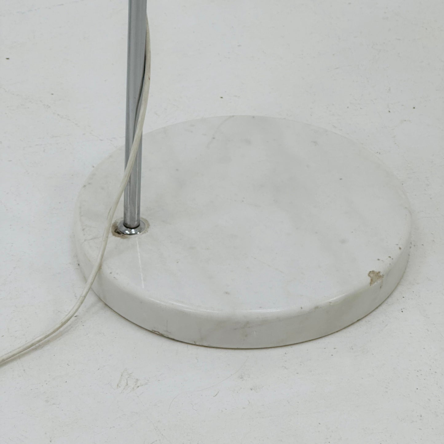 Spaceage Reggiani bow floor lamp with marble base by Euro design 1980s