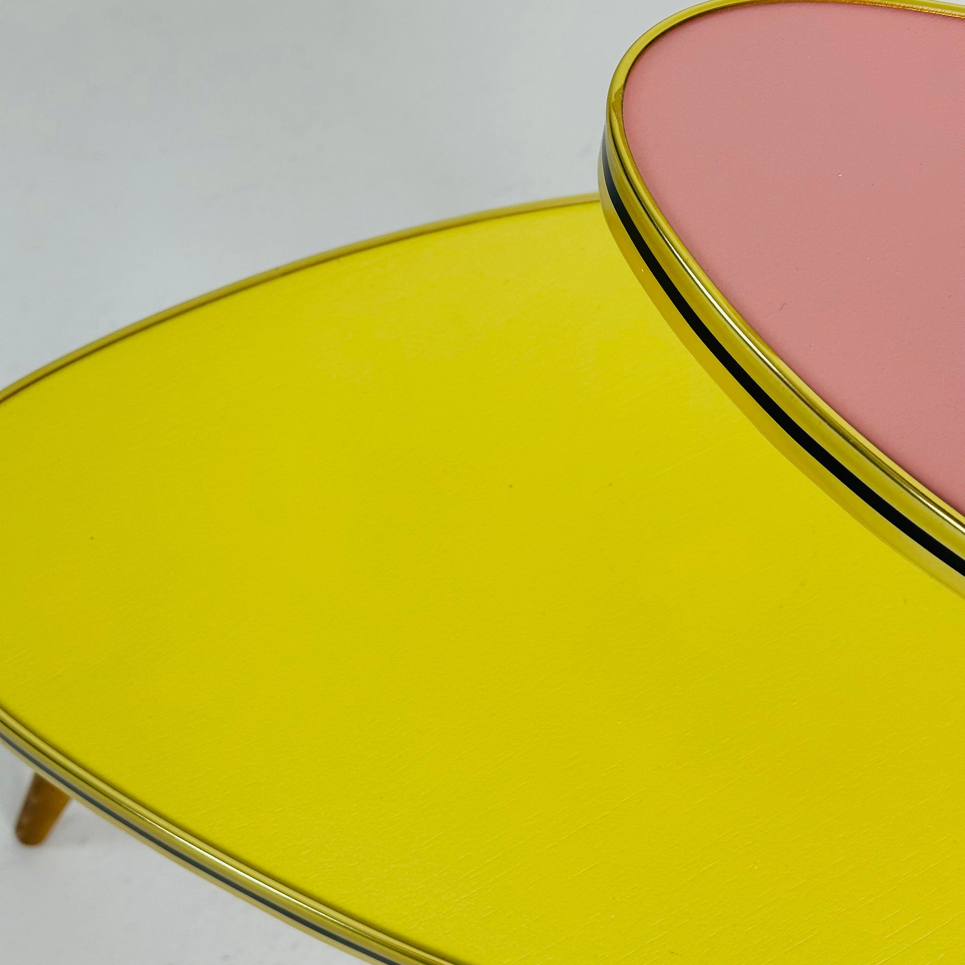 Retro 1950s German Plant Stand, Colorful Vintage Mid-Century Minimalist Indoor Plant Stand Side Table Retro flower table