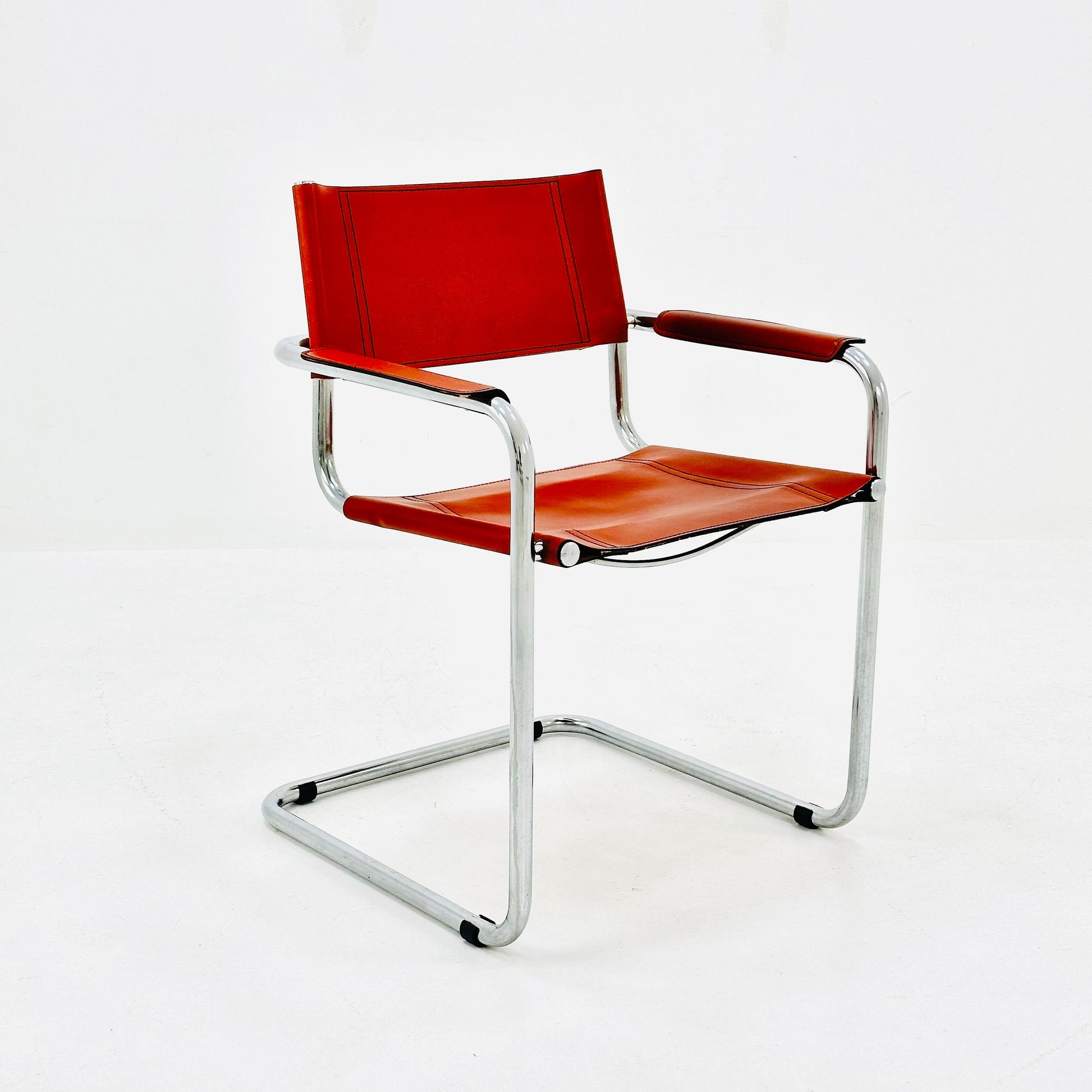 Mid Century Cognac Marcel Breuer -style Mart Stam S34 armchair / Bauhaus design / 1980s