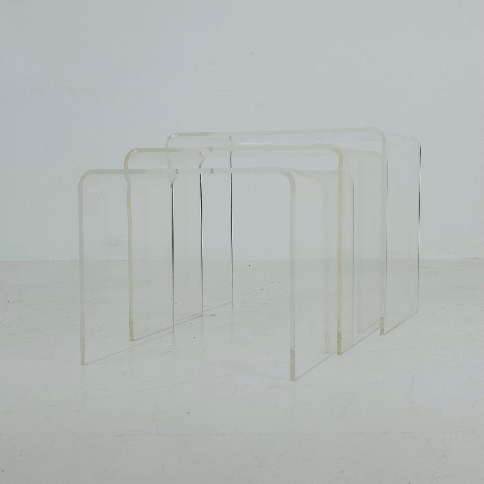 Mid-Century nesting tables made of acrylic glass, Italy, 1970s, set of 3