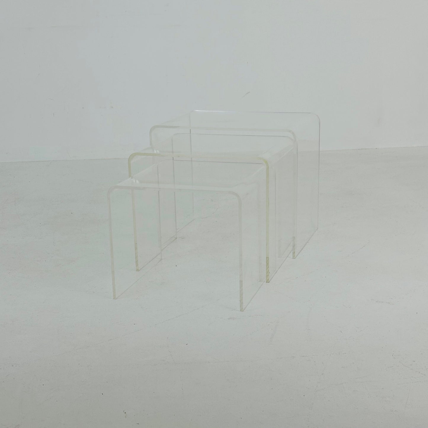 Mid-Century nesting tables made of acrylic glass, Italy, 1970s, set of 3