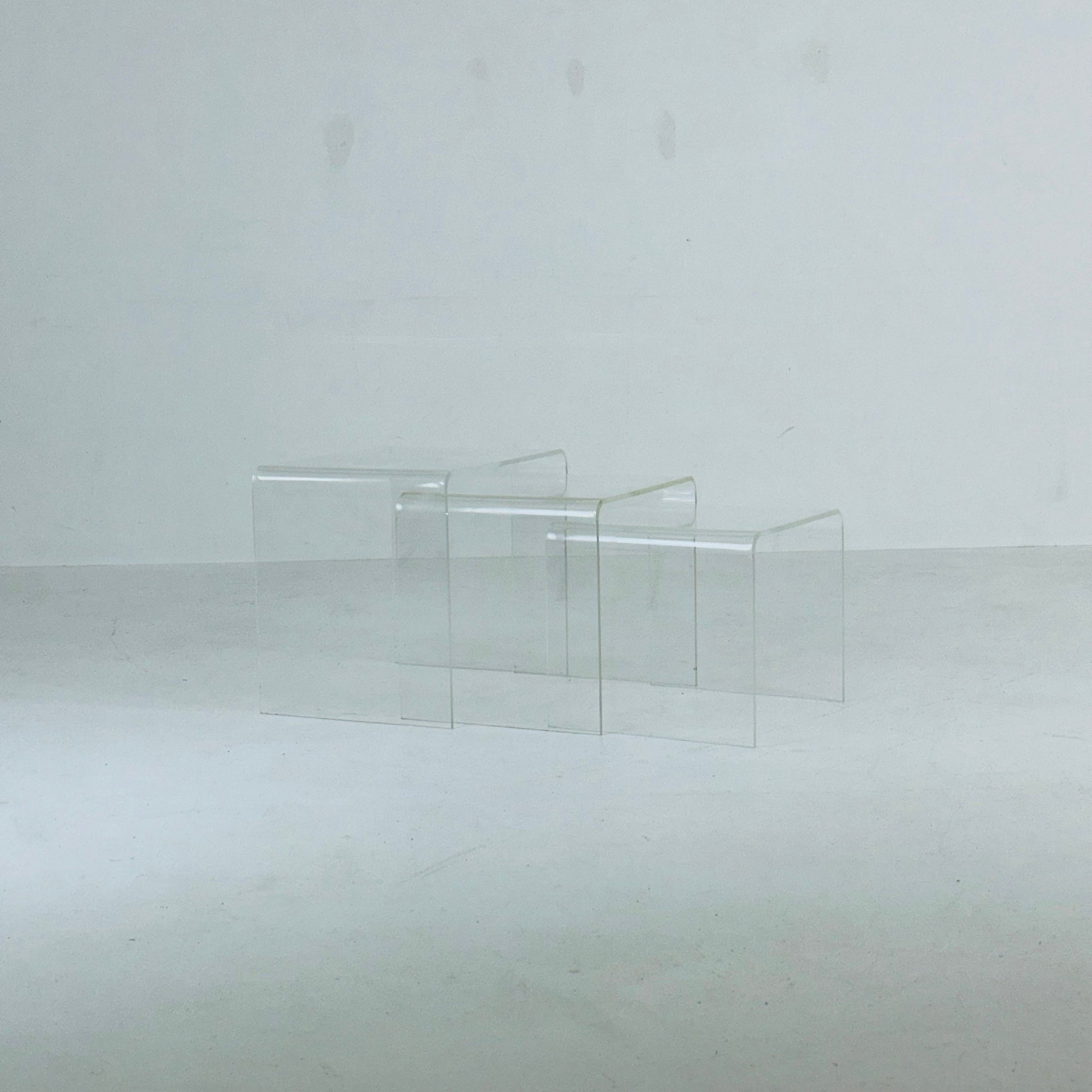 Mid-Century nesting tables made of acrylic glass, Italy, 1970s, set of 3