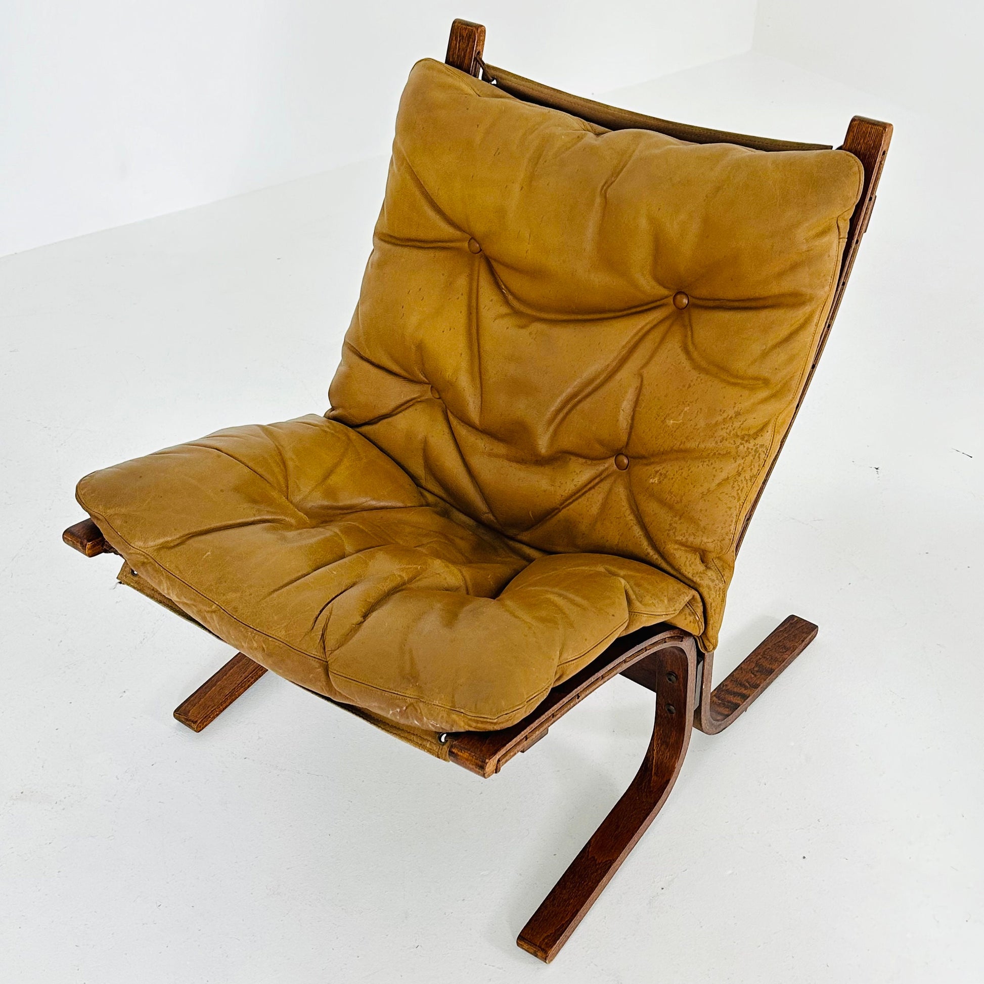 Set of Mid-Century Norwegian Siesta lounge chairs and coffee table by Ingmar Relling for Westnofa 1960s