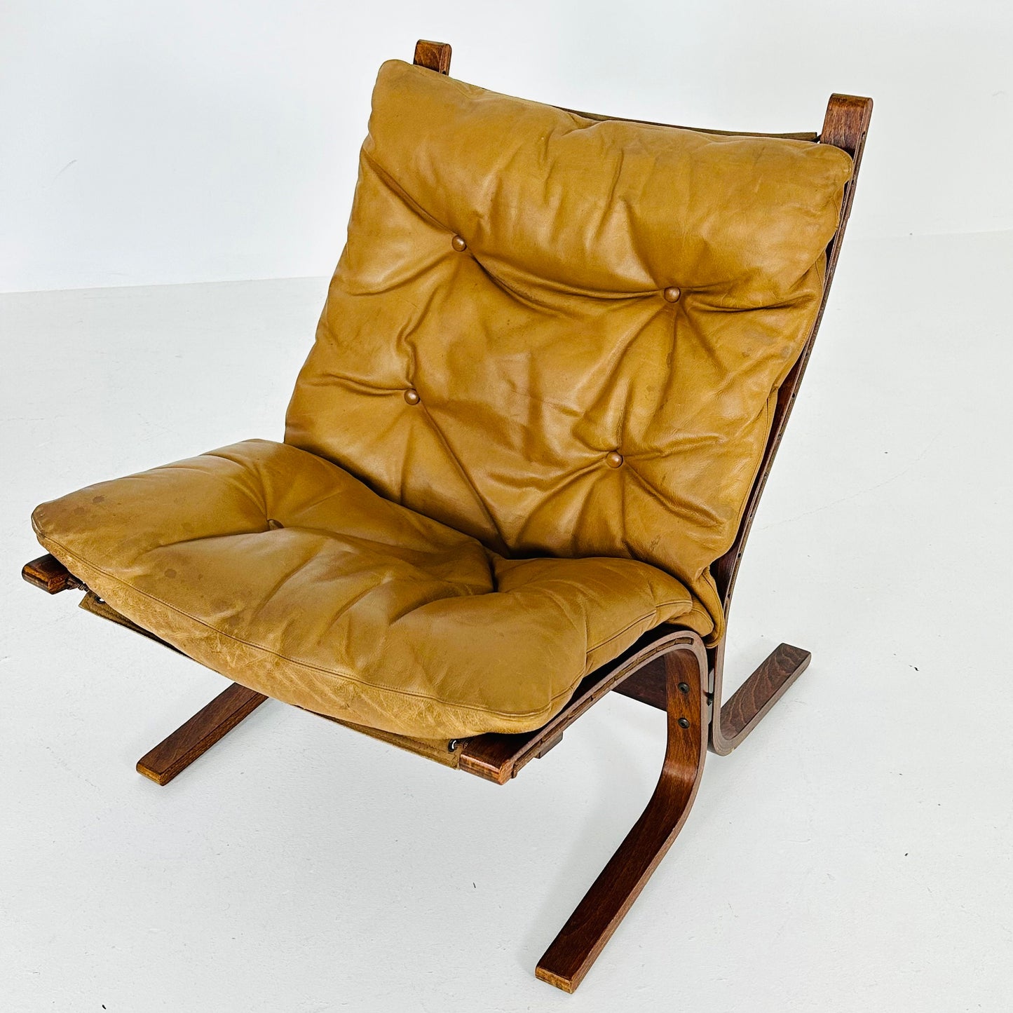 Set of Mid-Century Norwegian Siesta lounge chairs and coffee table by Ingmar Relling for Westnofa 1960s