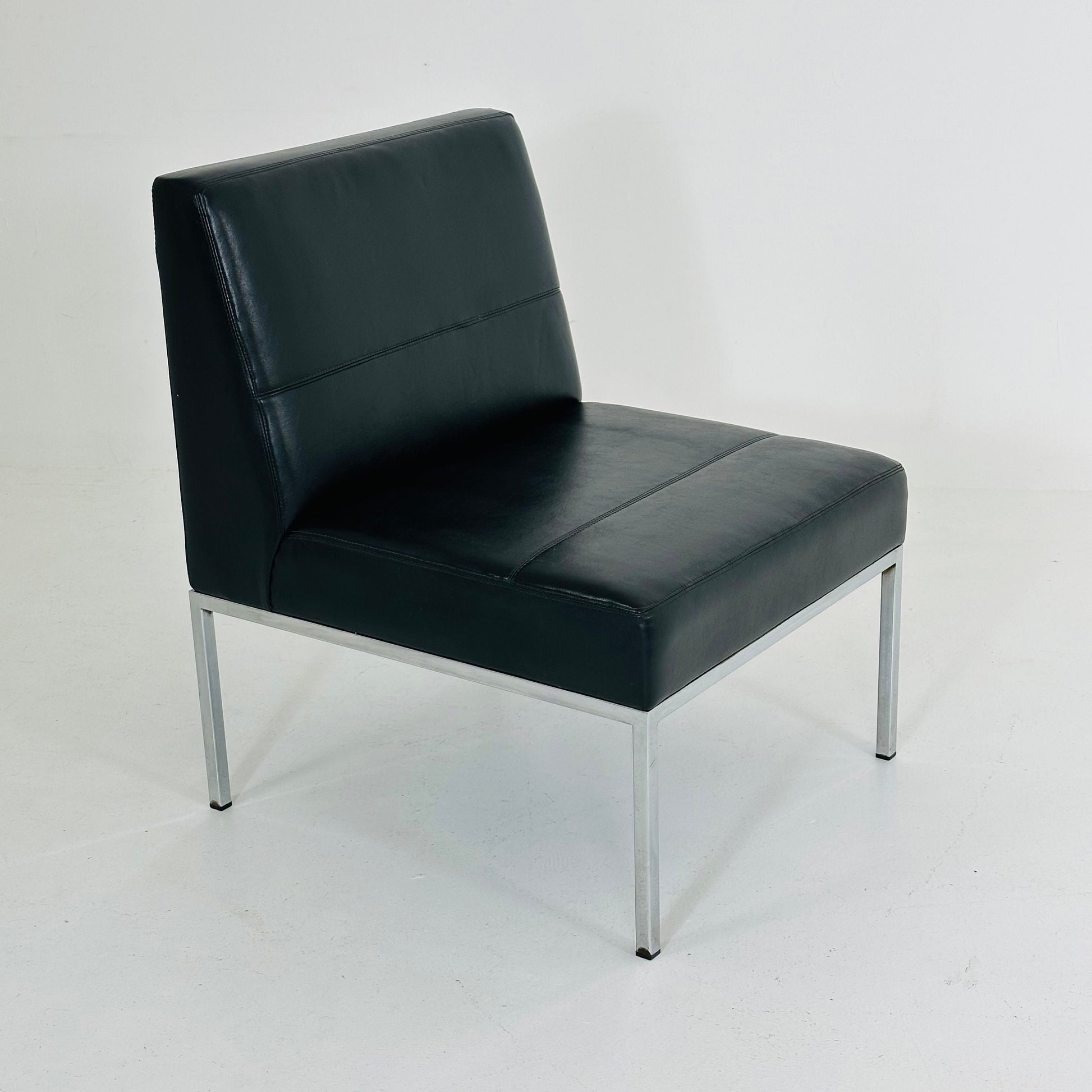 Thonet ,Bauhaus black leather lounge chair 1980s