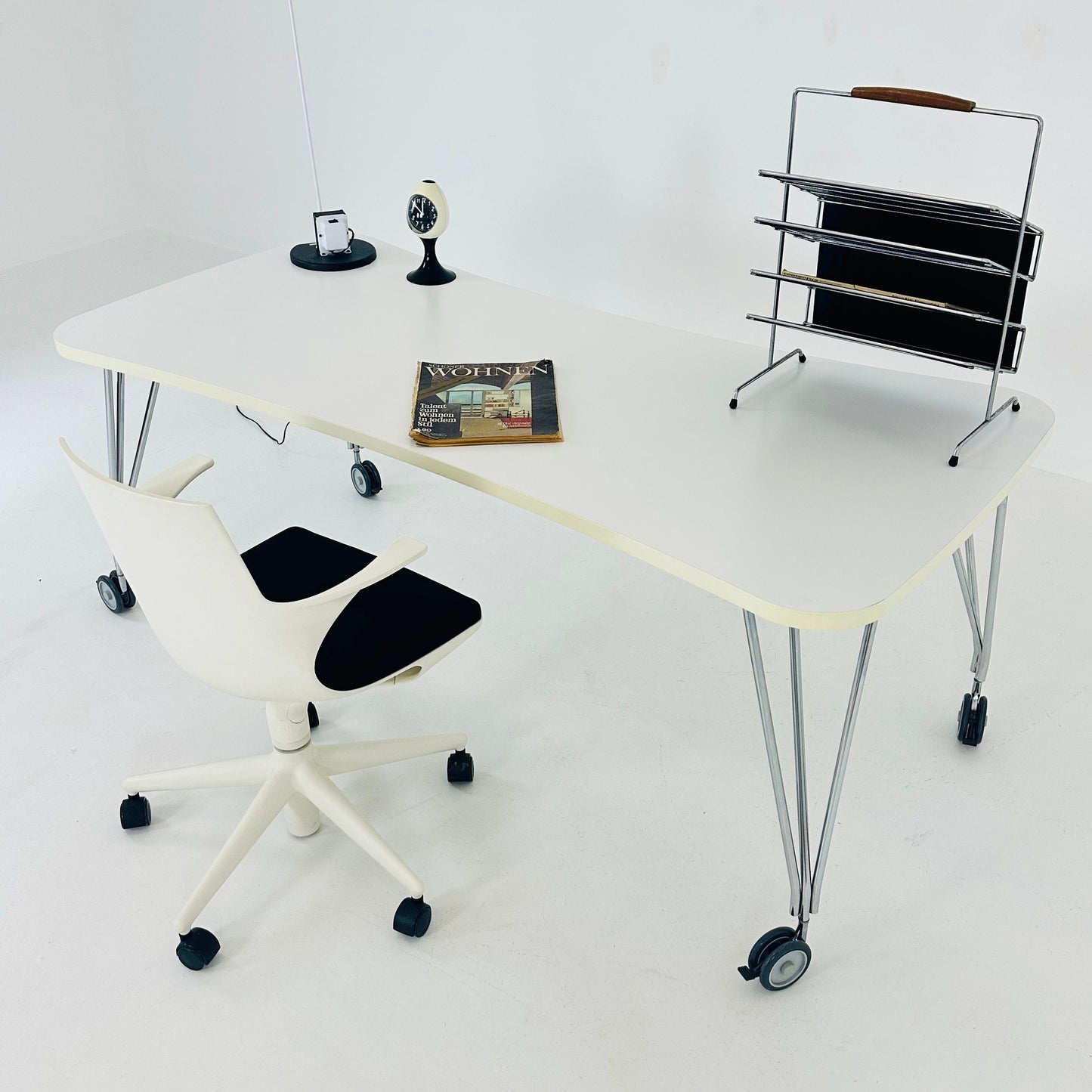 Max white desk designer by Ferruccio Laviani for Kartell Italy 1990s