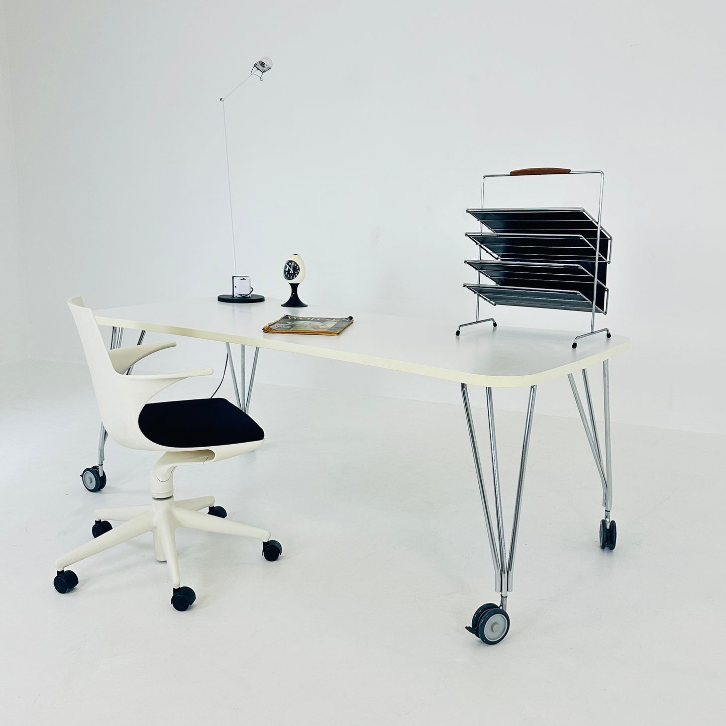 Max white desk designer by Ferruccio Laviani for Kartell Italy 1990s