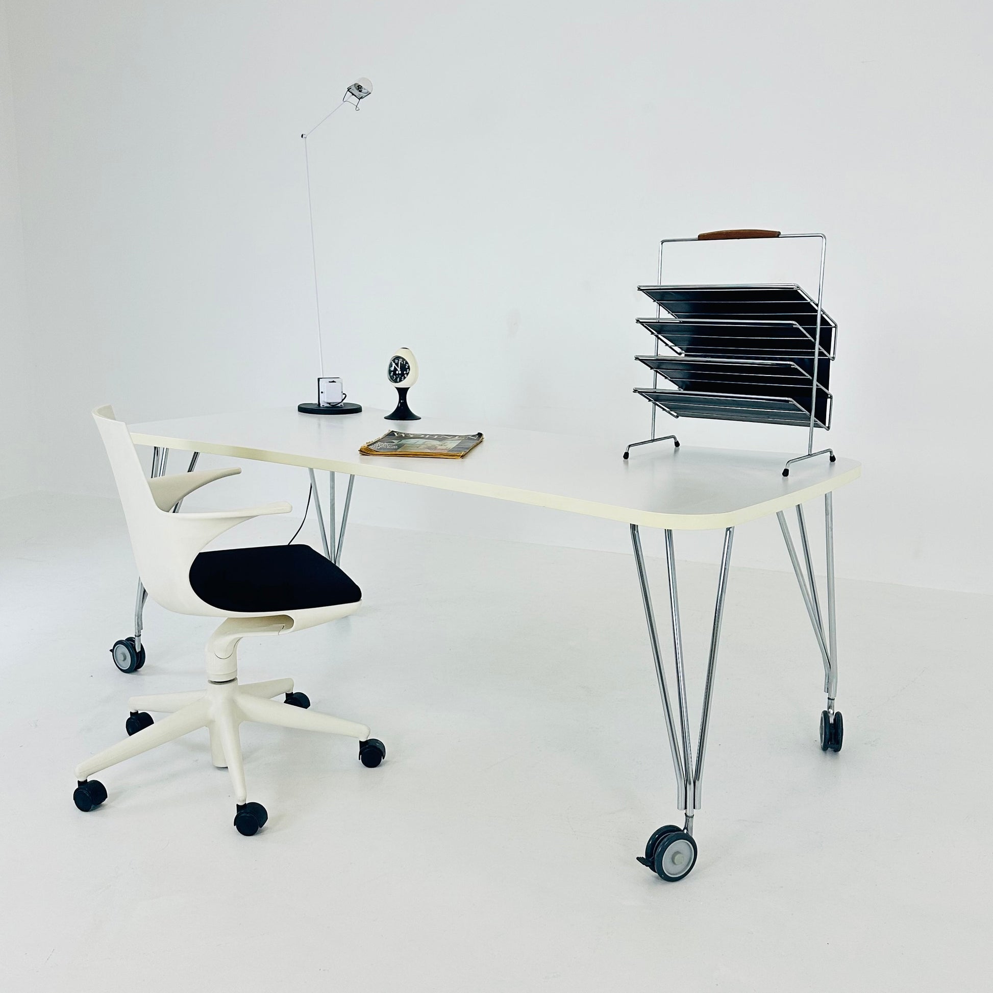Max white desk designer by Ferruccio Laviani for Kartell Italy 1990s