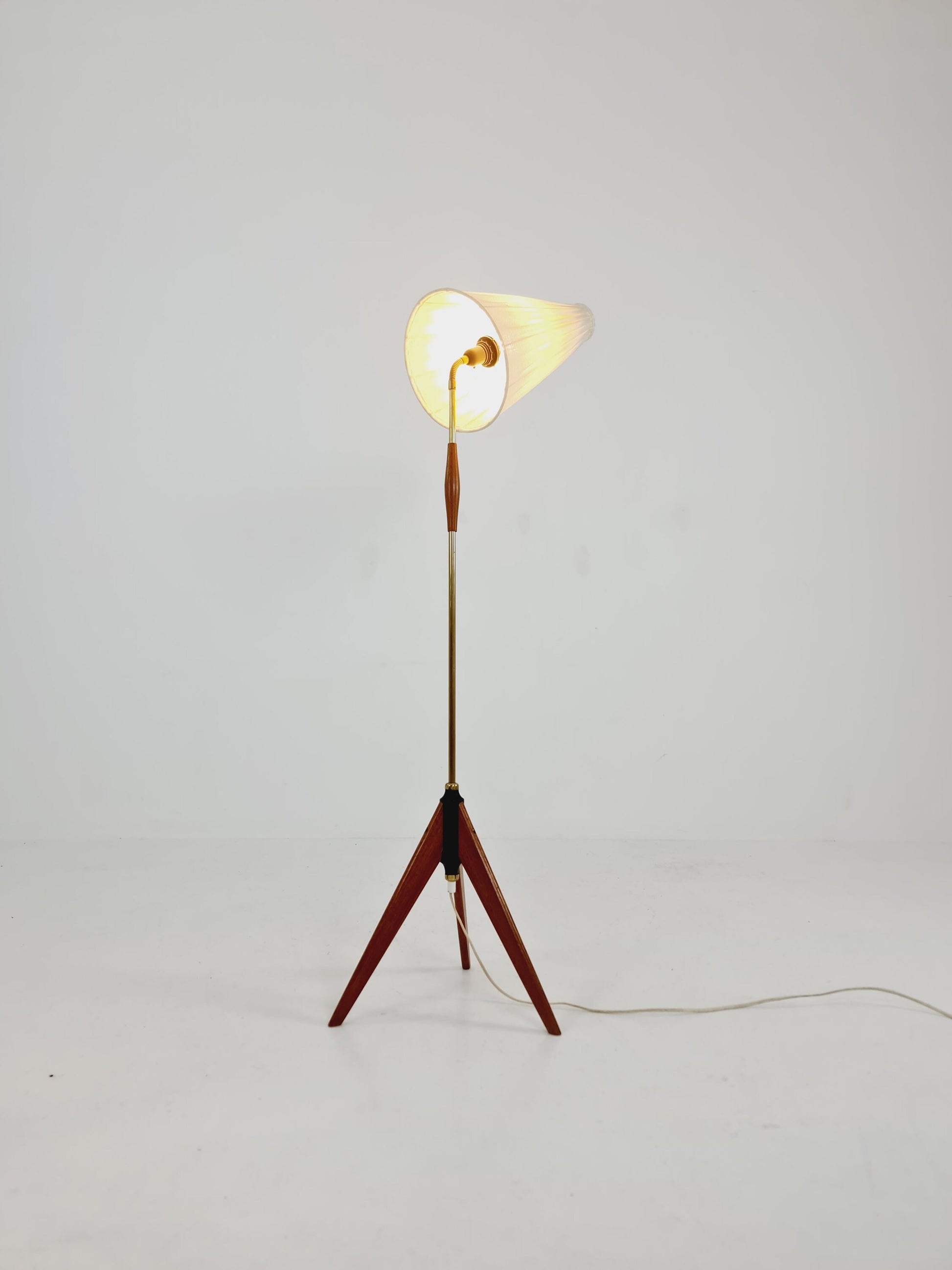Midcentury floor Tripod flex armlamp brass & Teak Scandinavian by Örsjö Armatur, 1960s