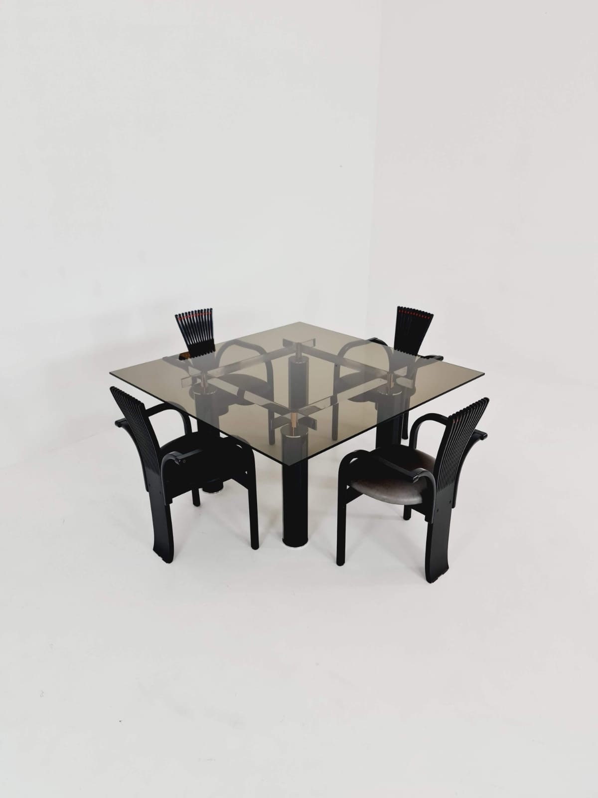 Set of 4 Mid Century Totem dining chairs by Torstein Nilsen for Westnofa with Italian design dining table .Norway 1980s