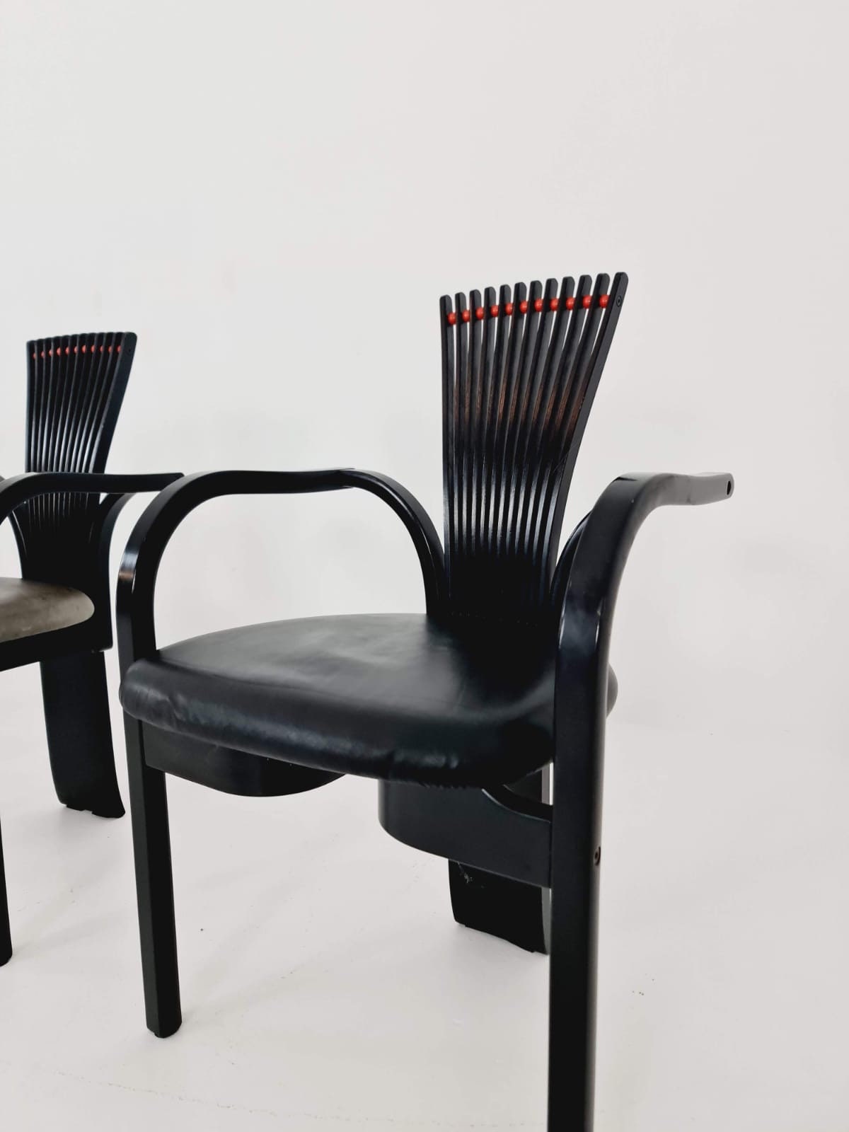 Set of 4 Mid Century Totem dining chairs by Torstein Nilsen for Westnofa with Italian design dining table .Norway 1980s