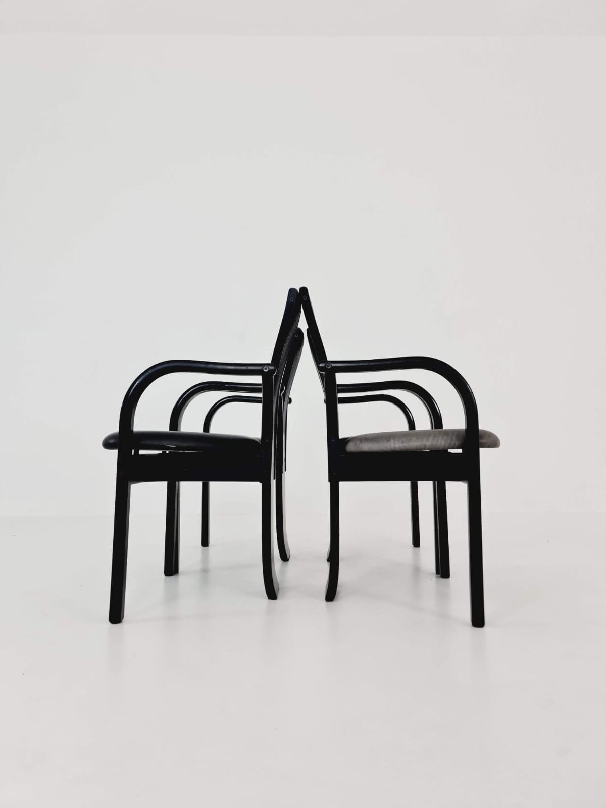 Set of 4 Mid Century Totem dining chairs by Torstein Nilsen for Westnofa with Italian design dining table .Norway 1980s