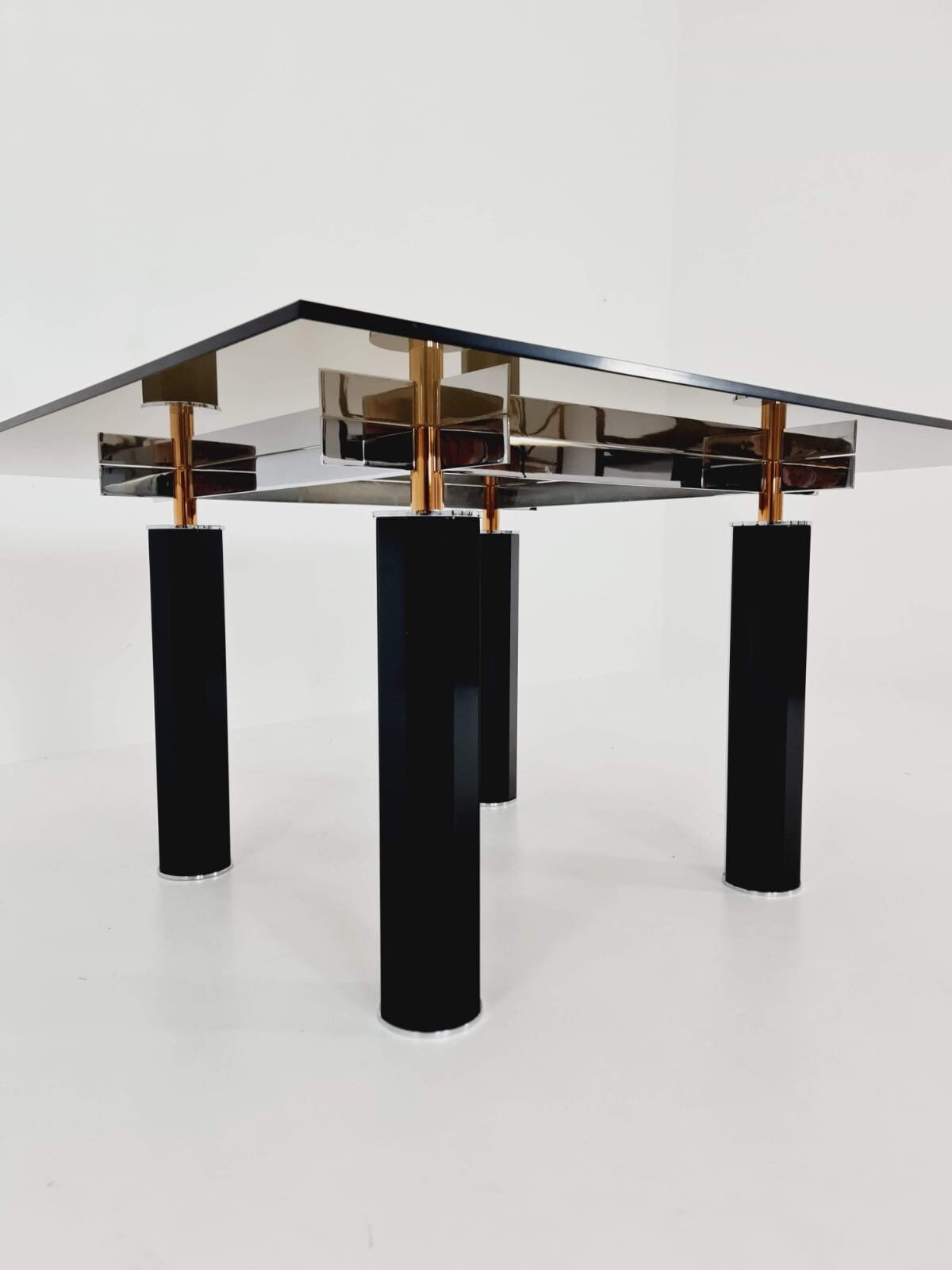 Set of 4 Mid Century Totem dining chairs by Torstein Nilsen for Westnofa with Italian design dining table .Norway 1980s