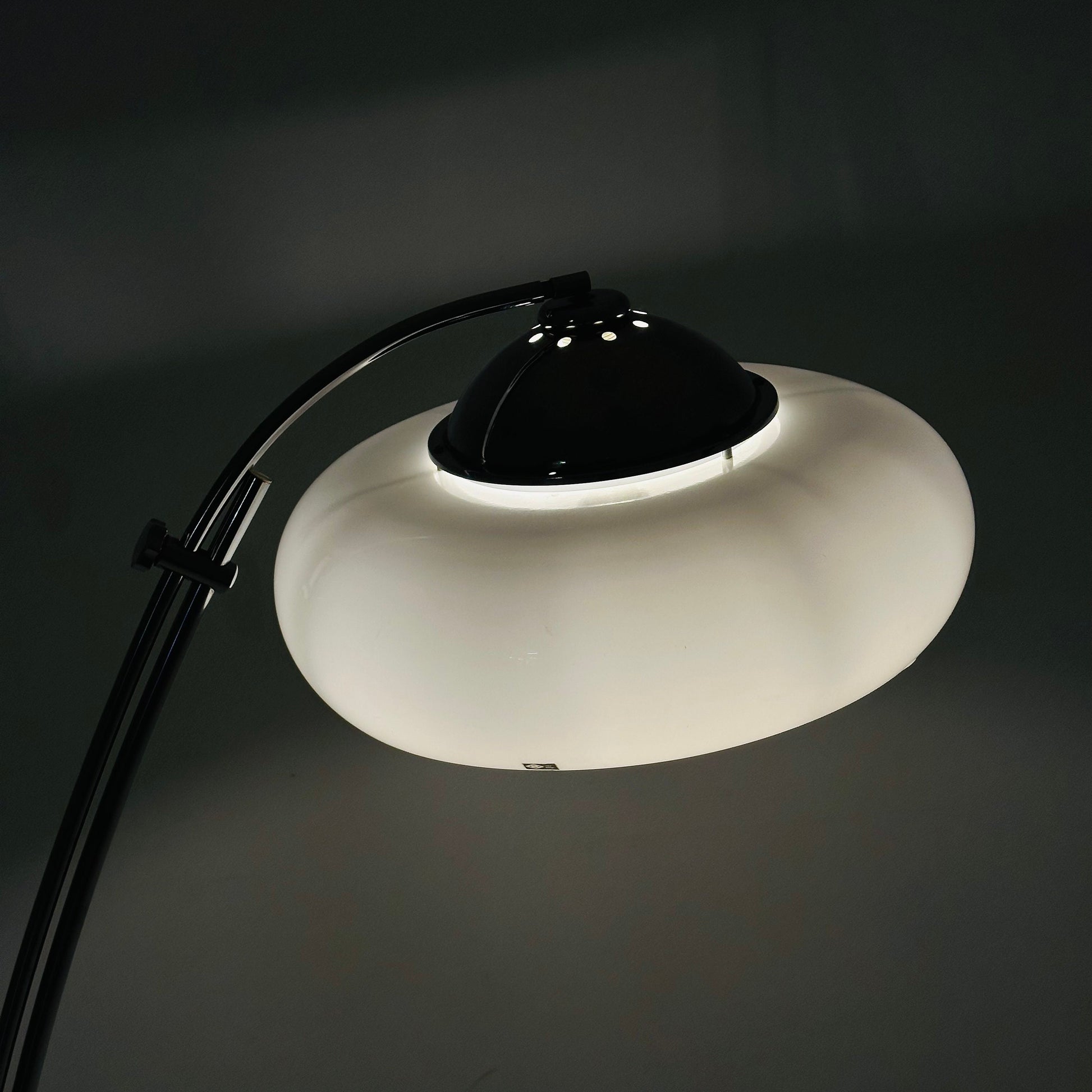 Spaceage Reggiani bow floor lamp with marble base by Euro design 1980s